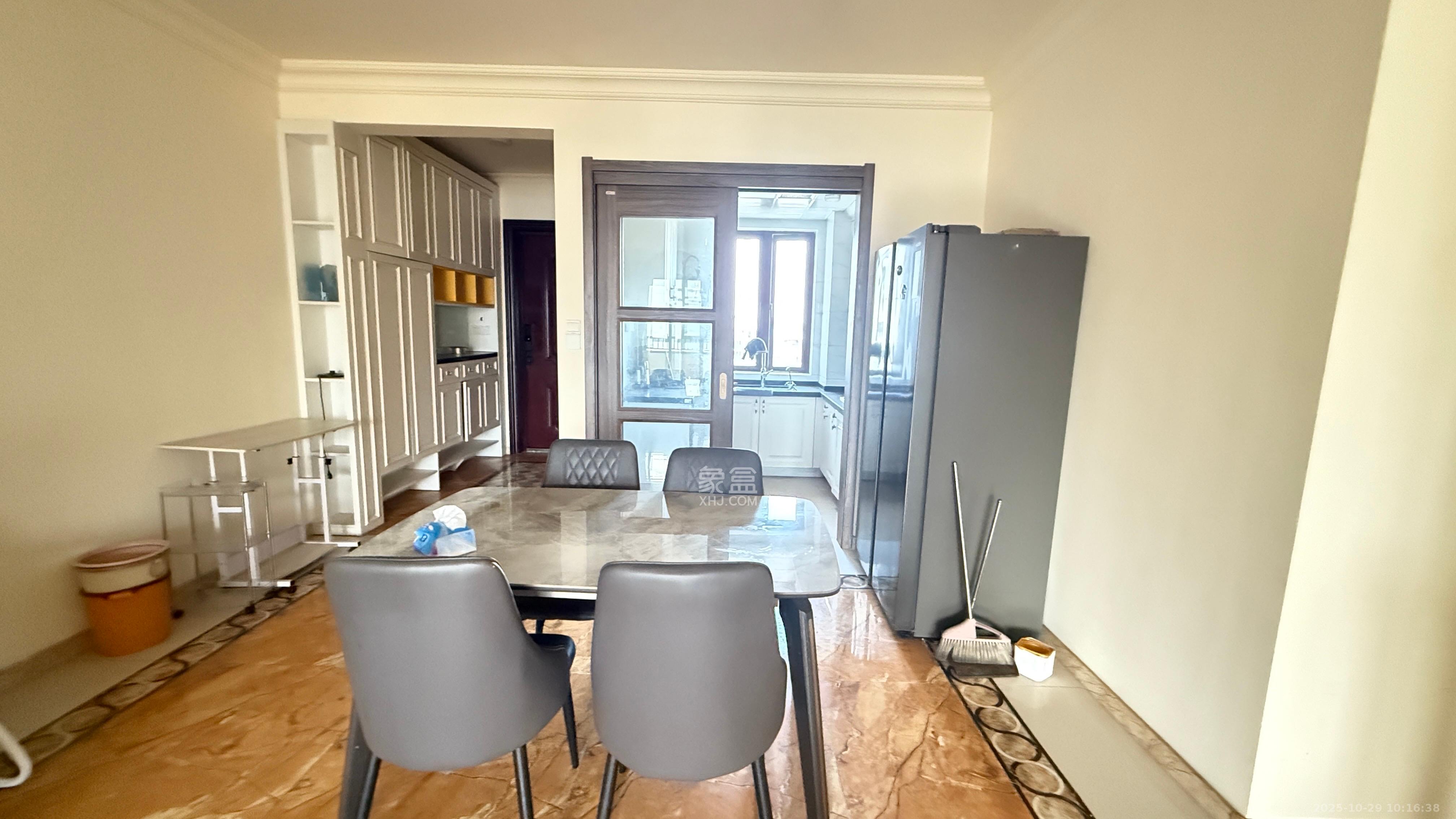 碧桂园大学印象一期  4室2厅1卫    2200.0元/月室内图