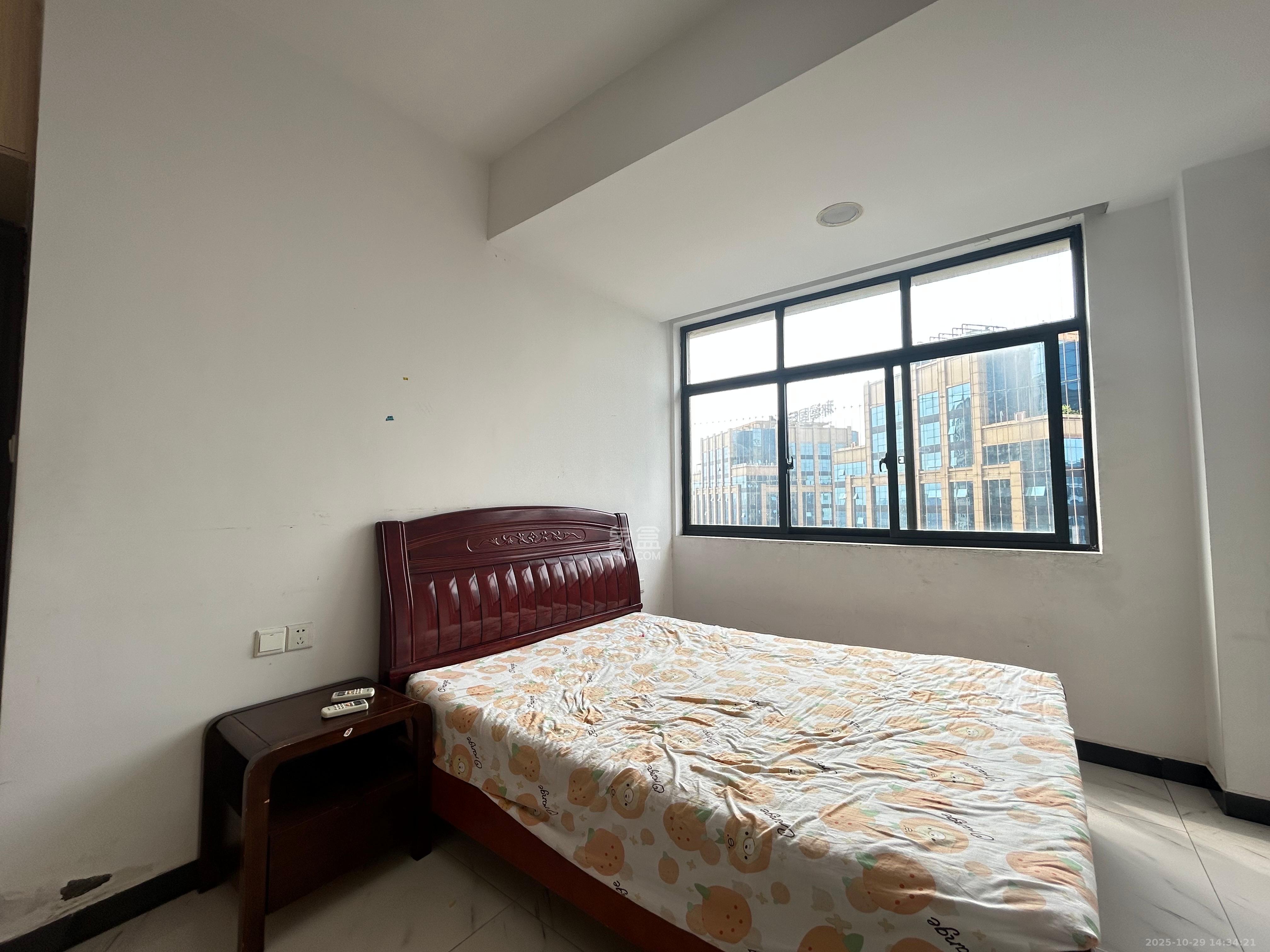 御溪国际  1室2厅1卫    2200.0元/月 御溪国际  1室2厅1卫    2200.0元/月室内图