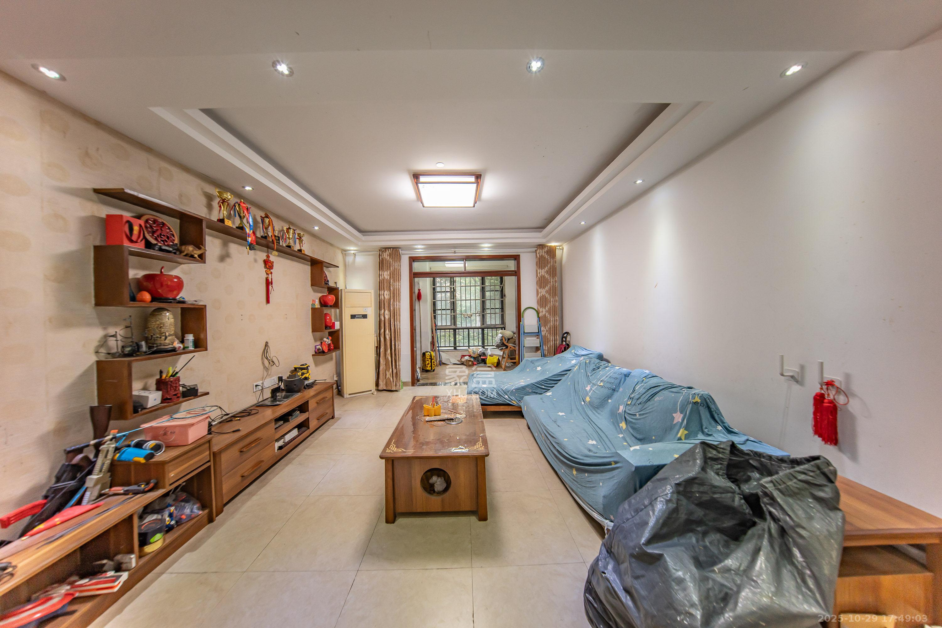 中建麓山和苑 3室2厅2卫 75.0万 中建麓山和苑 3室2厅2卫 75.0万客厅