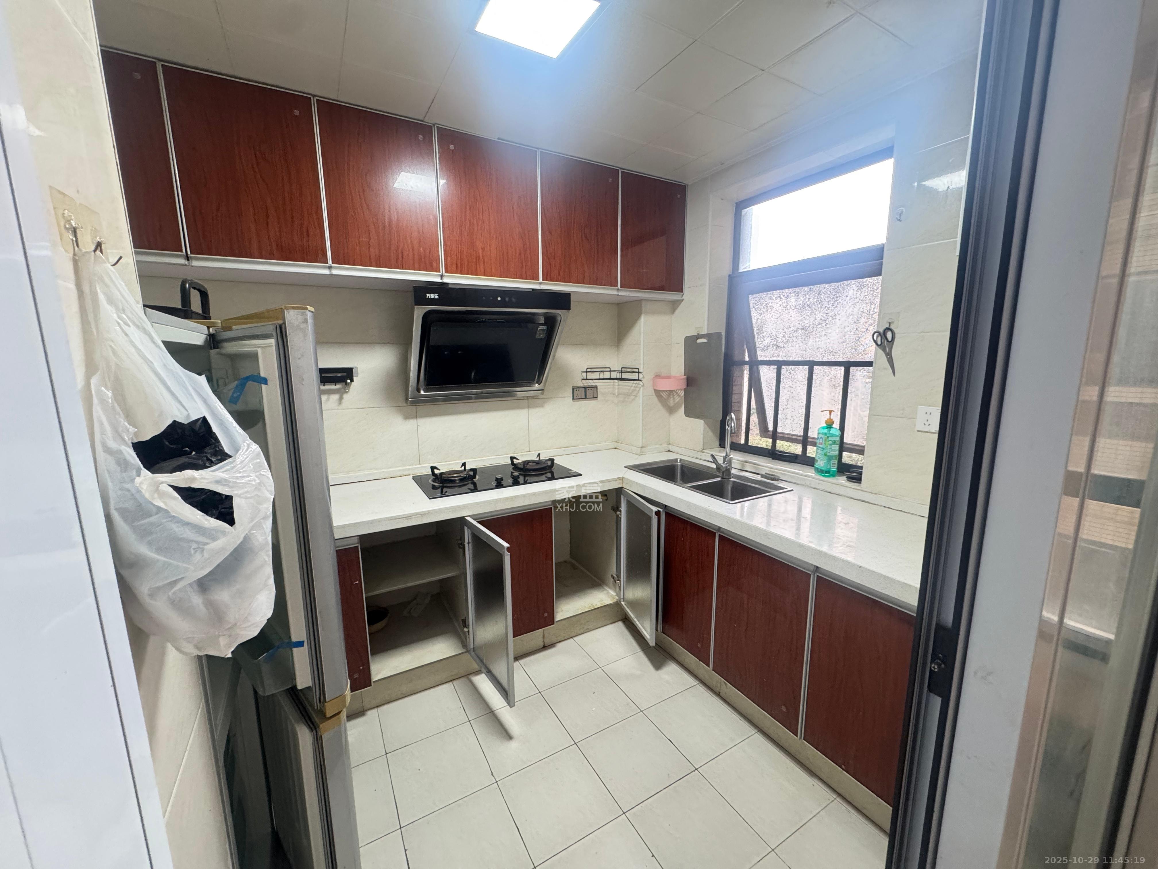 都市兰亭  3室2厅2卫    2300.0元/月室内图