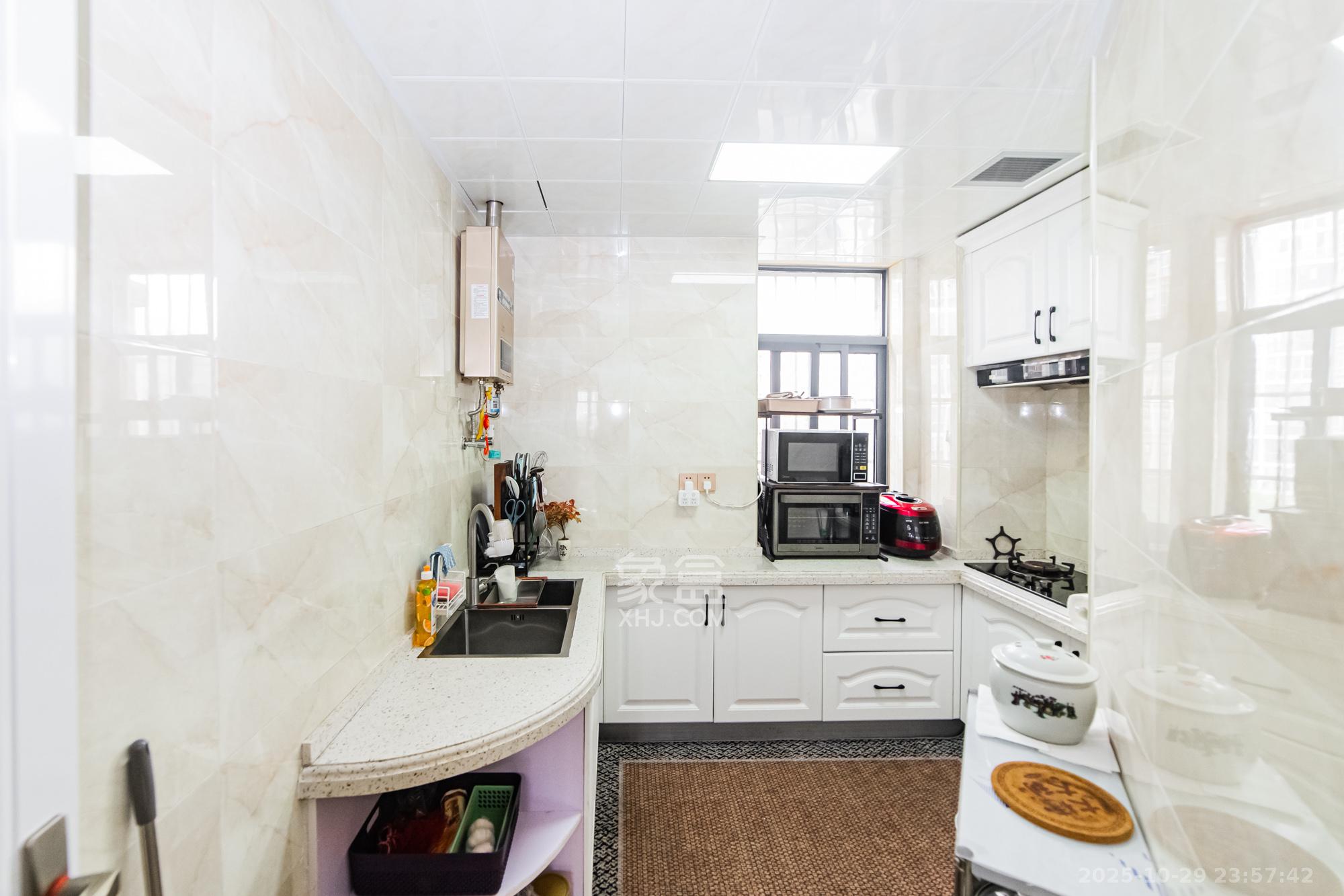 水岸兰庭  3室2厅1卫    108.0万 水岸兰庭  3室2厅1卫    108.0万厨房