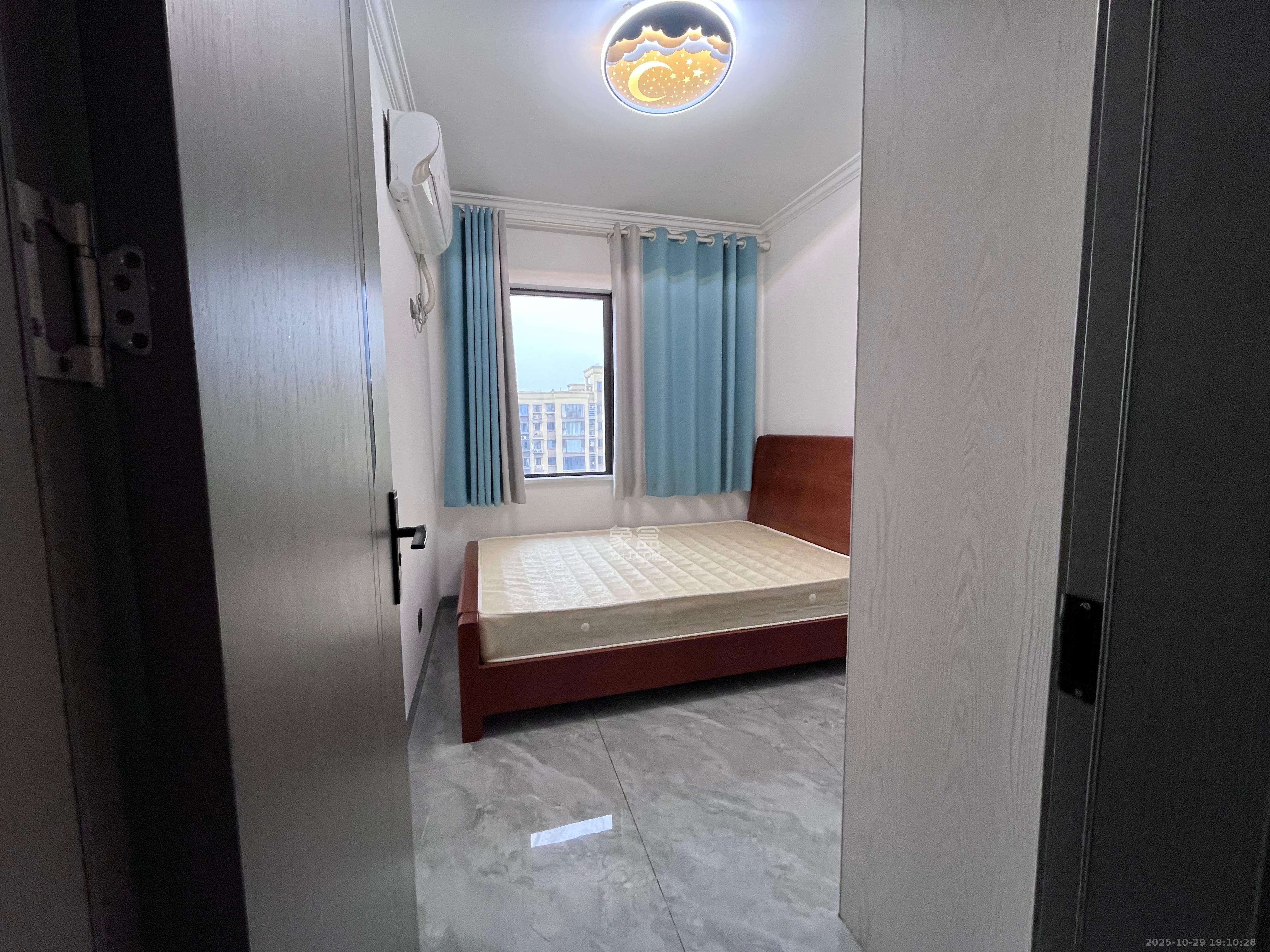 和润园三期  3室2厅1卫    2600.0元/月室内图