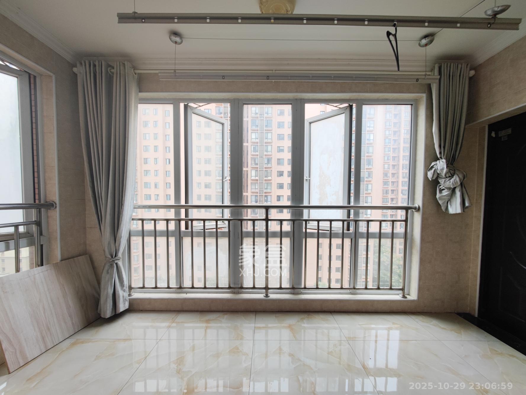 丽发新城  3室2厅1卫    105.0万 丽发新城  3室2厅1卫    105.0万阳台