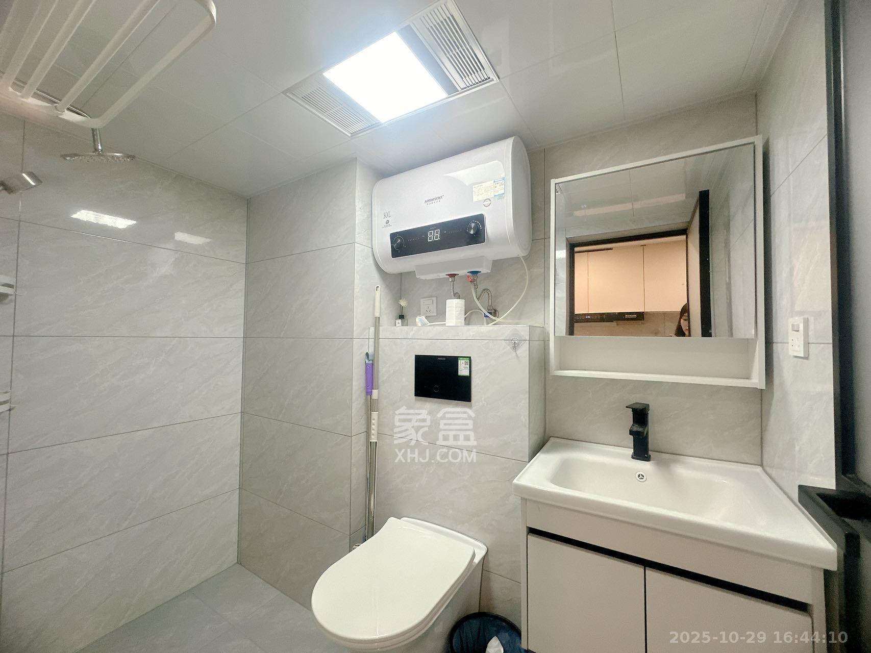 卓越中寰 2室1厅1卫 2200.0元/月 卓越中寰 2室1厅1卫 2200.0元/月室内图