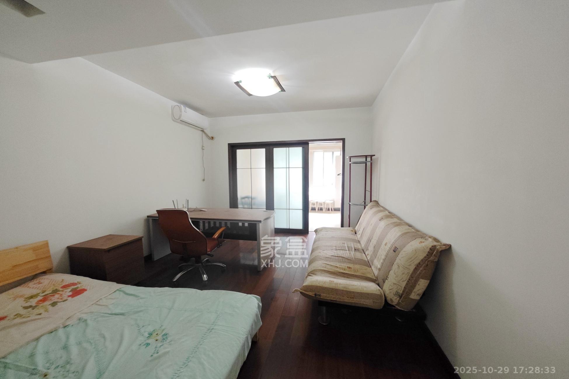 鑫天佳园  4室2厅2卫    118.0万卧室