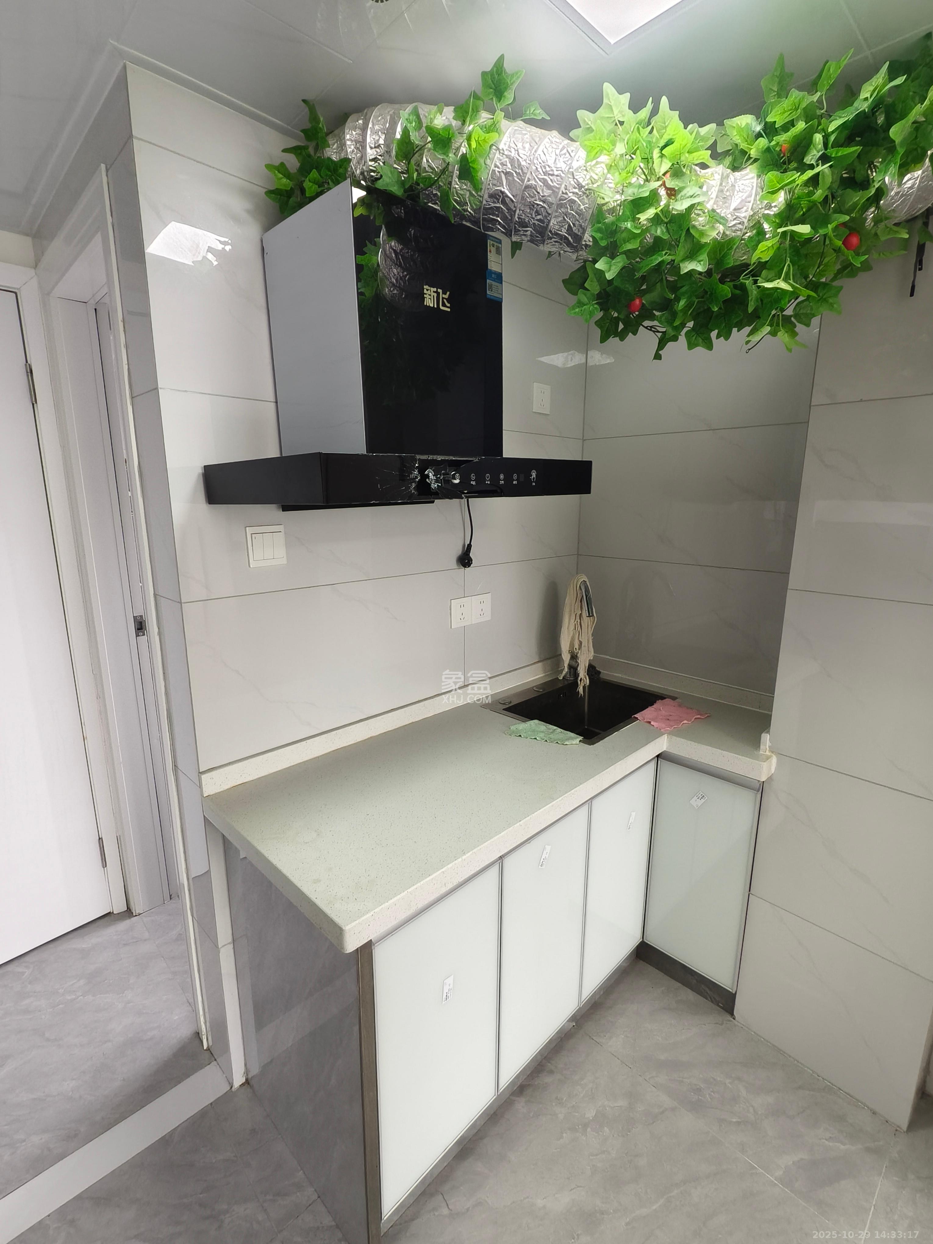 碧桂园城市之光  1室1厅1卫    1400.0元/月 碧桂园城市之光  1室1厅1卫    1400.0元/月室内图1