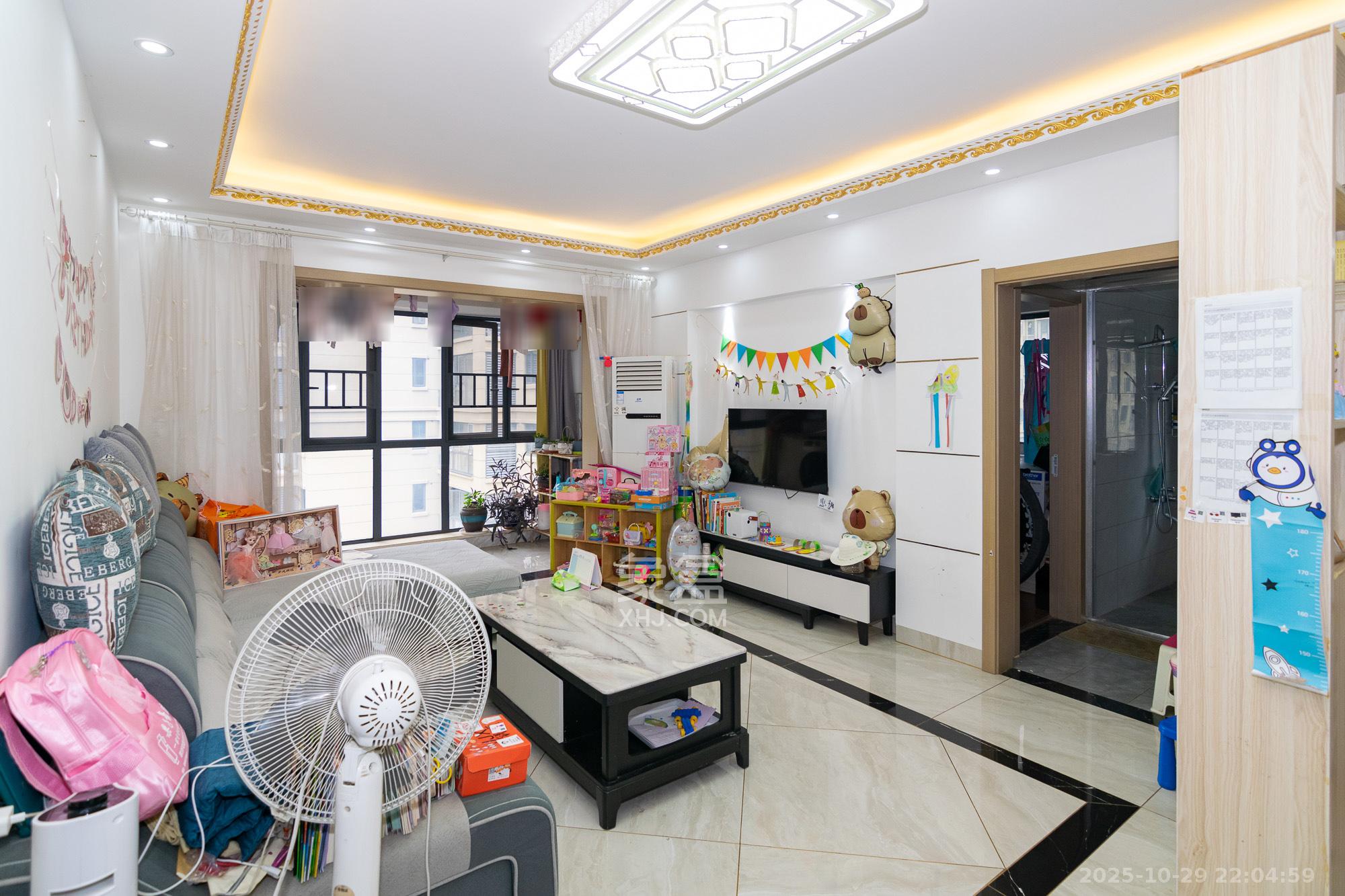 澳海澜庭  3室2厅1卫    85.0万客厅