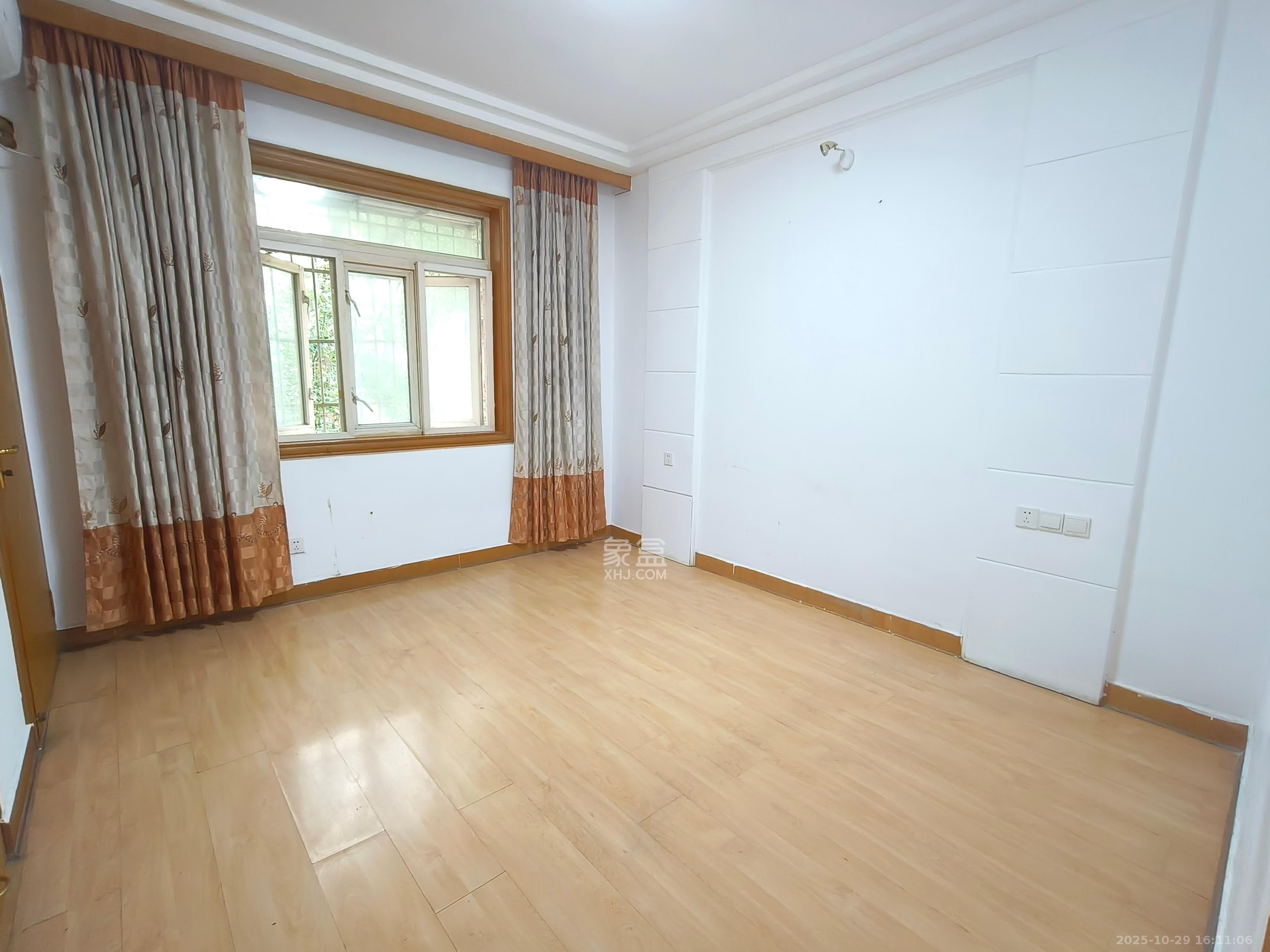 香樟路省委党校 4室2厅2卫 2000.0元/月 香樟路省委党校 4室2厅2卫 2000.0元/月室内图