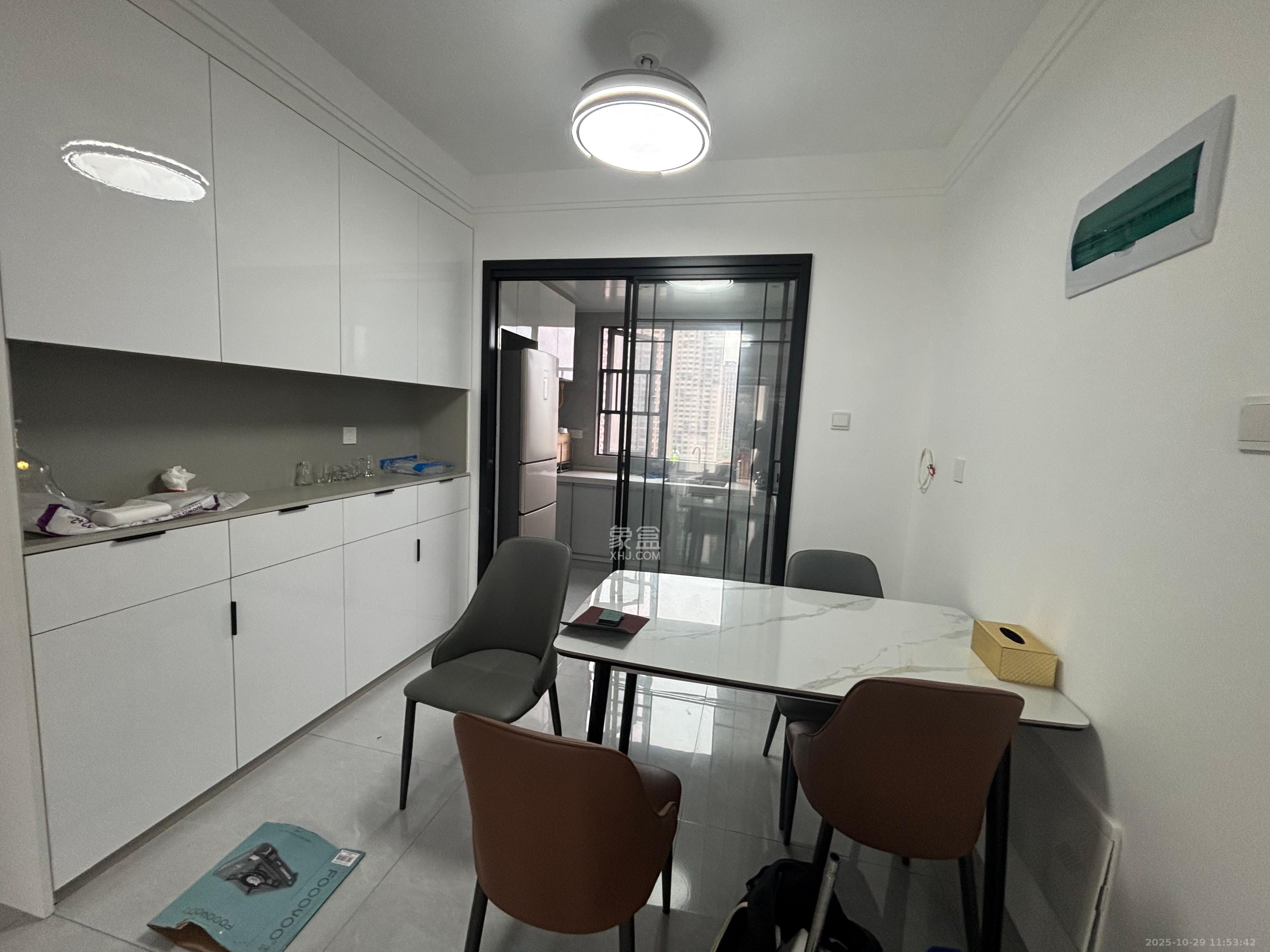 旭日嘉苑  3室2厅2卫    3400.0元/月室内图