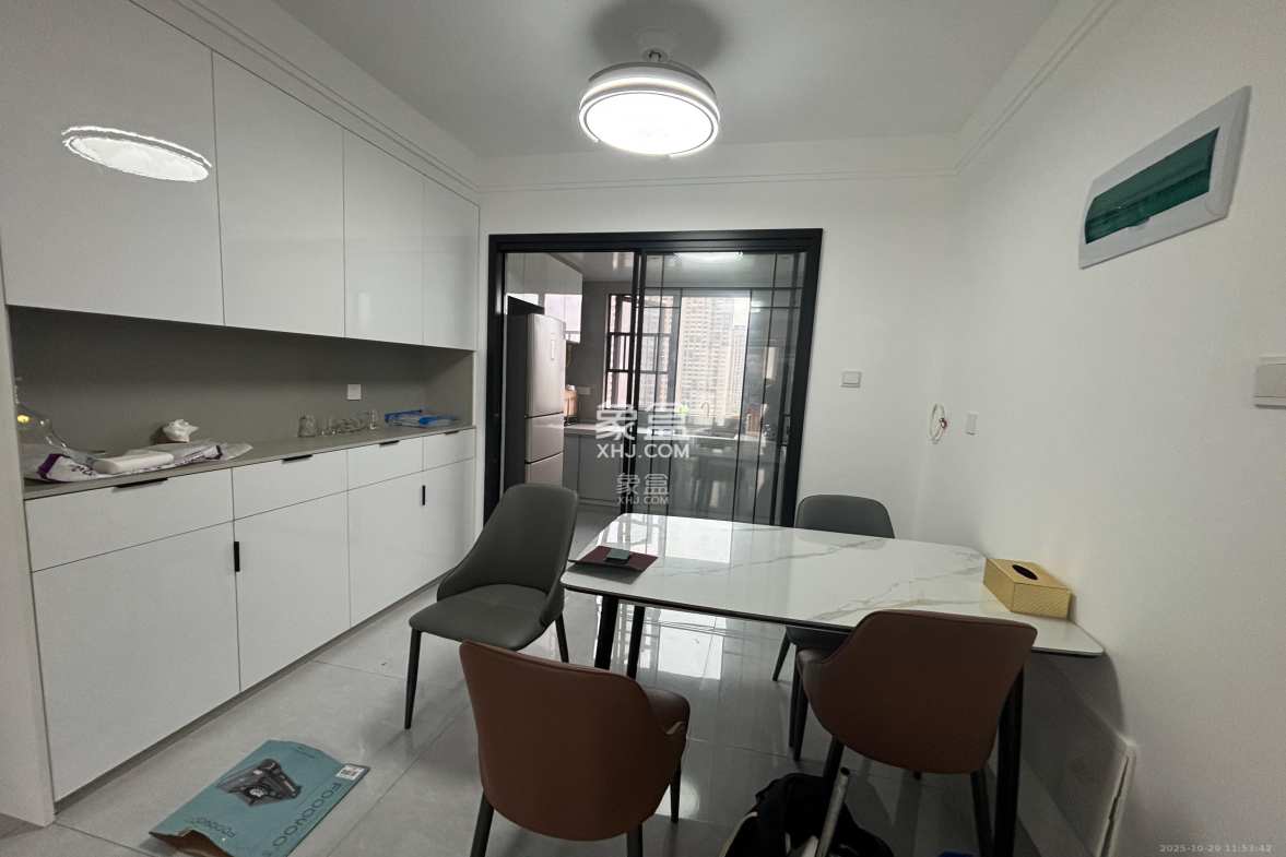 旭日嘉苑  3室2厅2卫    3400.0元/月 旭日嘉苑  3室2厅2卫    3400.0元/月室内图