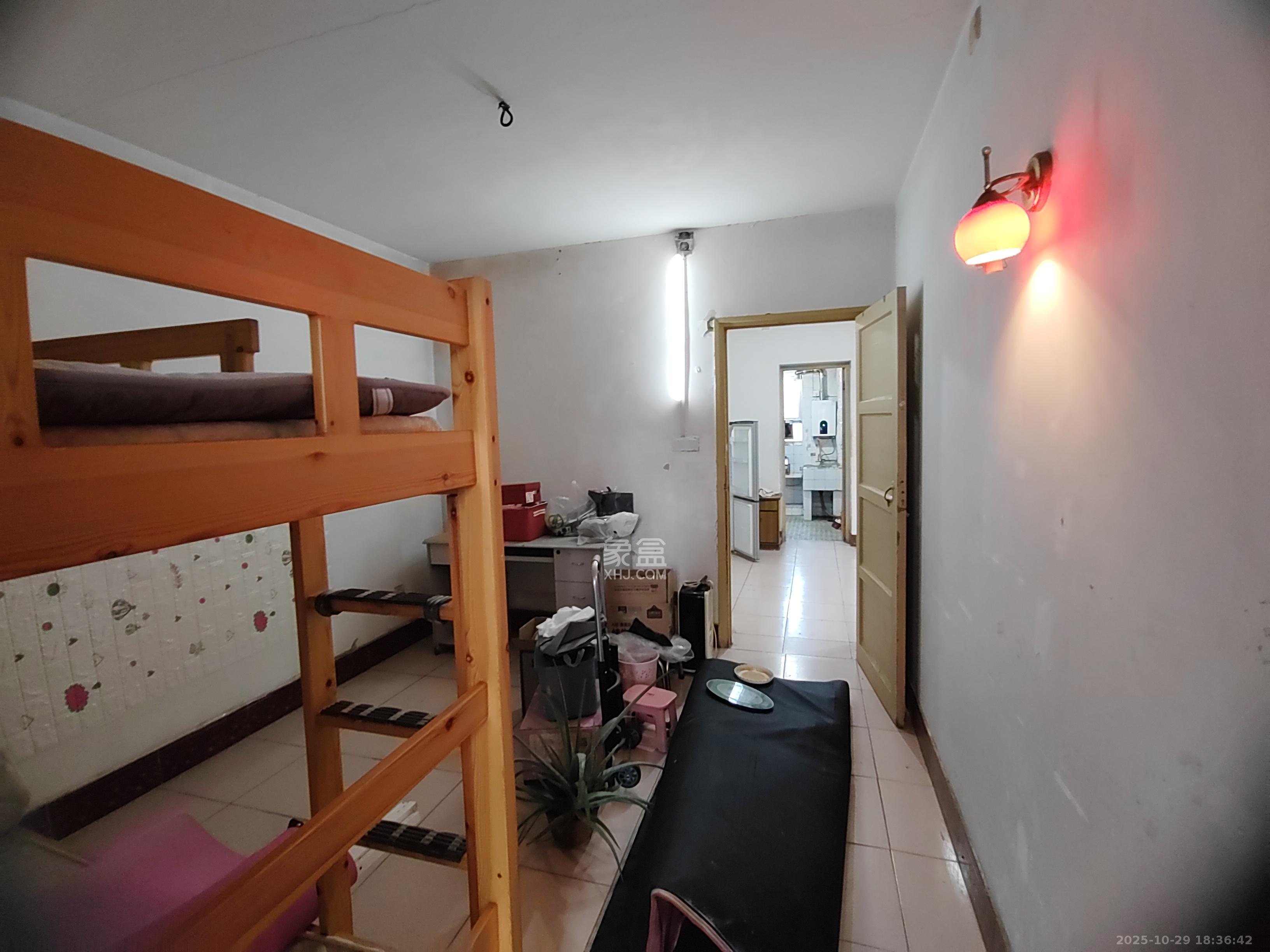 岳银小区(一二三五村)  2室1厅1卫    1600.0元/月 岳银小区(一二三五村)  2室1厅1卫    1600.0元/月室内图