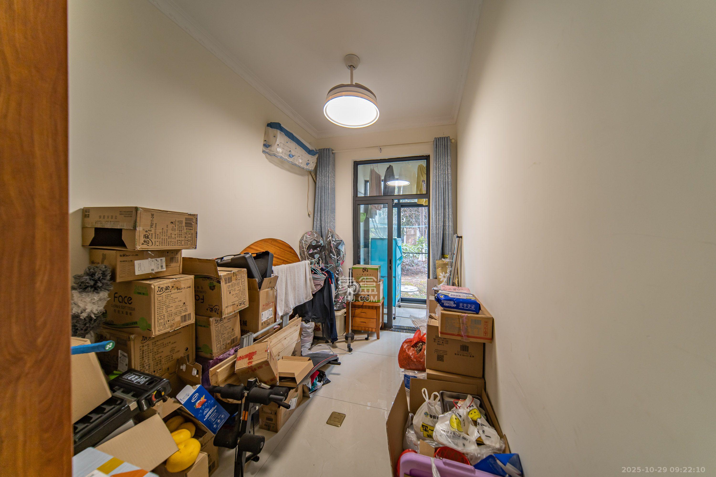 阳光100一期、四五期  3室2厅2卫    3200.0元/月 阳光100一期、四五期  3室2厅2卫    3200.0元/月室内图