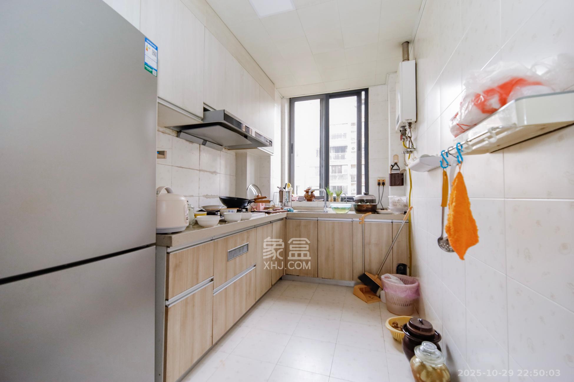 上海城小区  2室2厅1卫    75.0万厨房