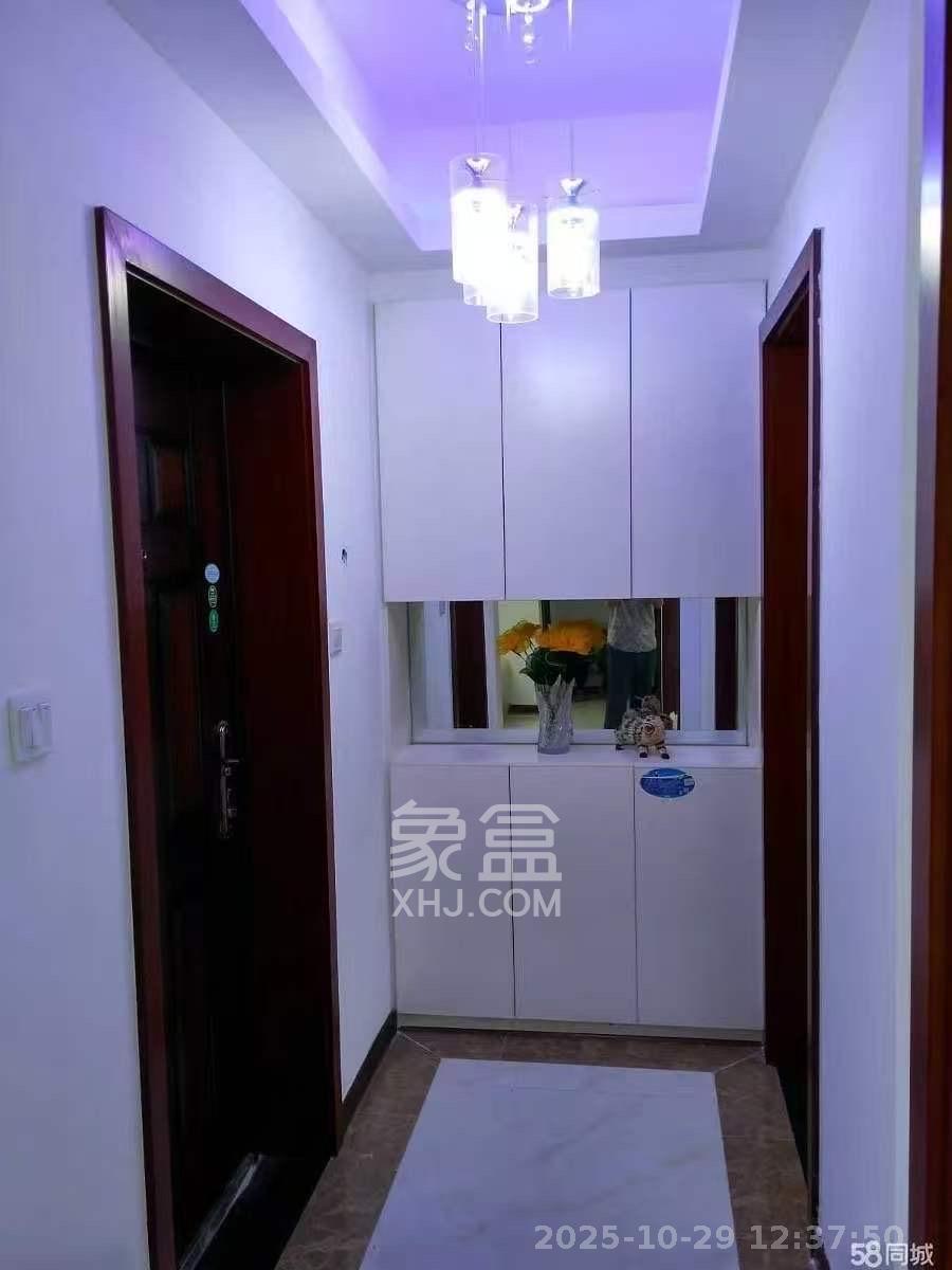 荣盛花语馨苑  1室2厅1卫    2600.0元/月室内图