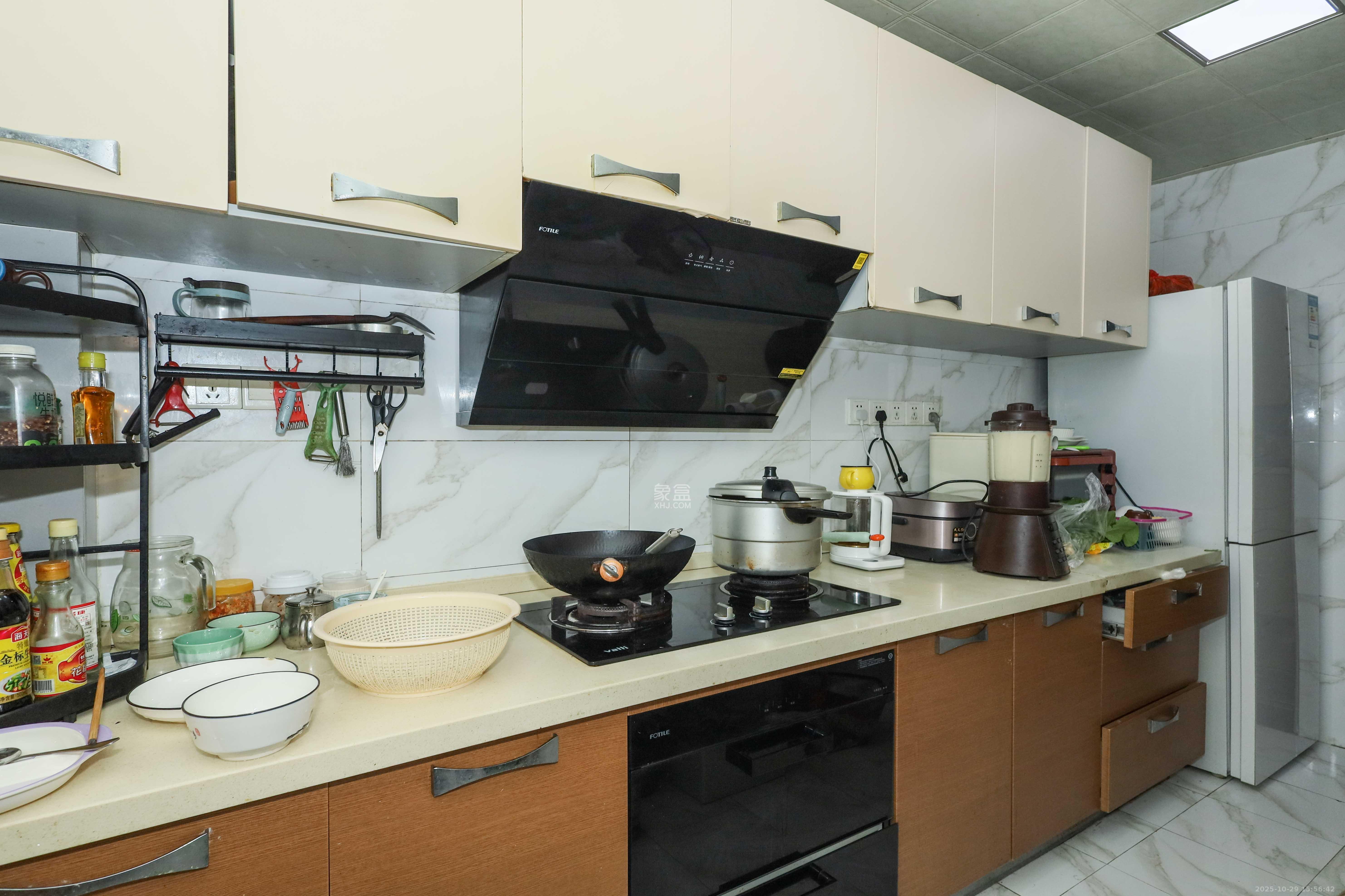 旭辉御府  3室2厅1卫    105.0万 旭辉御府  3室2厅1卫    105.0万厨房