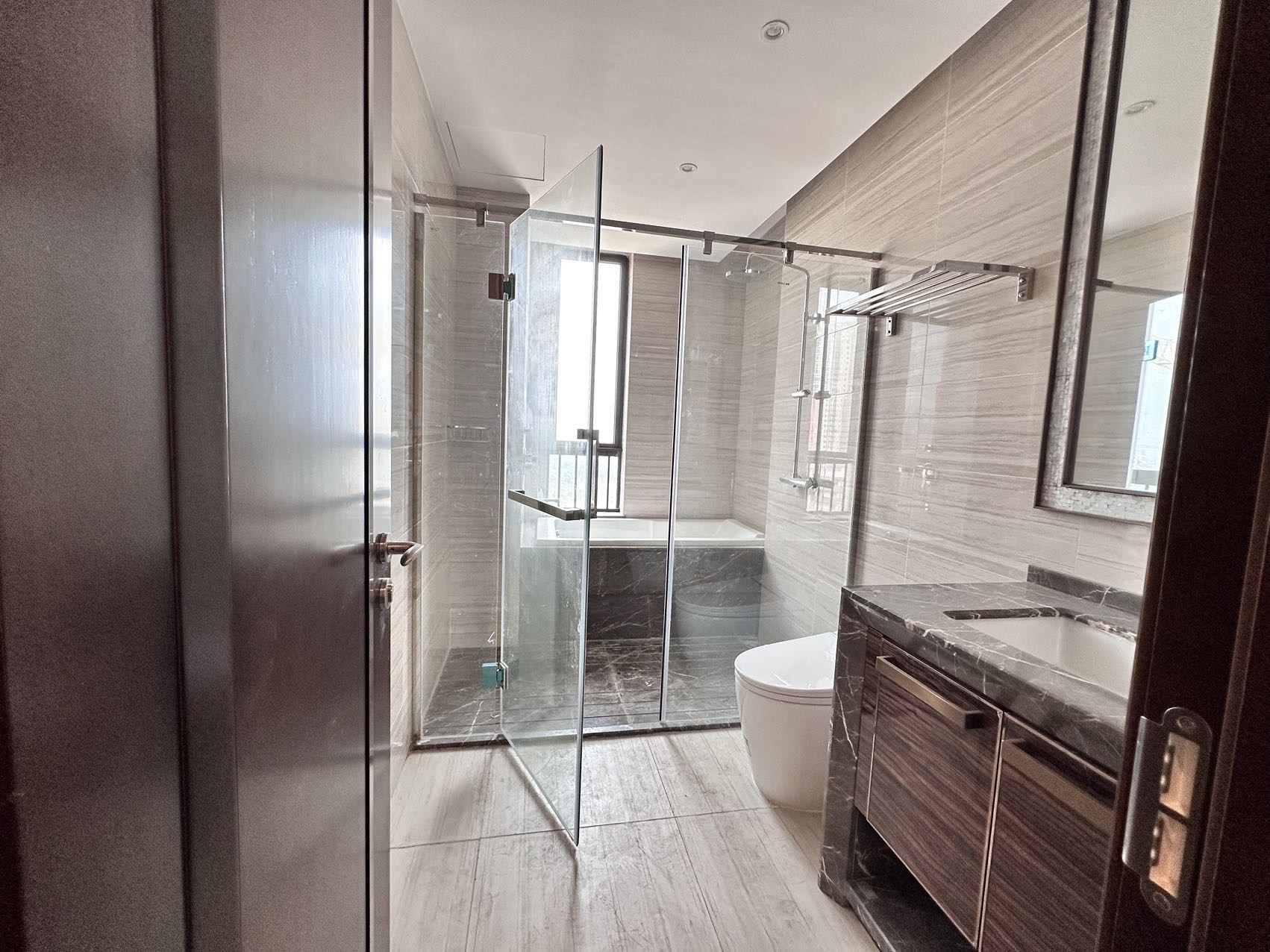 富力首府  4室2厅3卫    7300.0元/月室内图