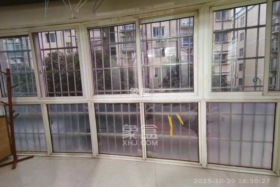 都市春天  3室2厅2卫    2600.0元/月 都市春天  3室2厅2卫    2600.0元/月室内图