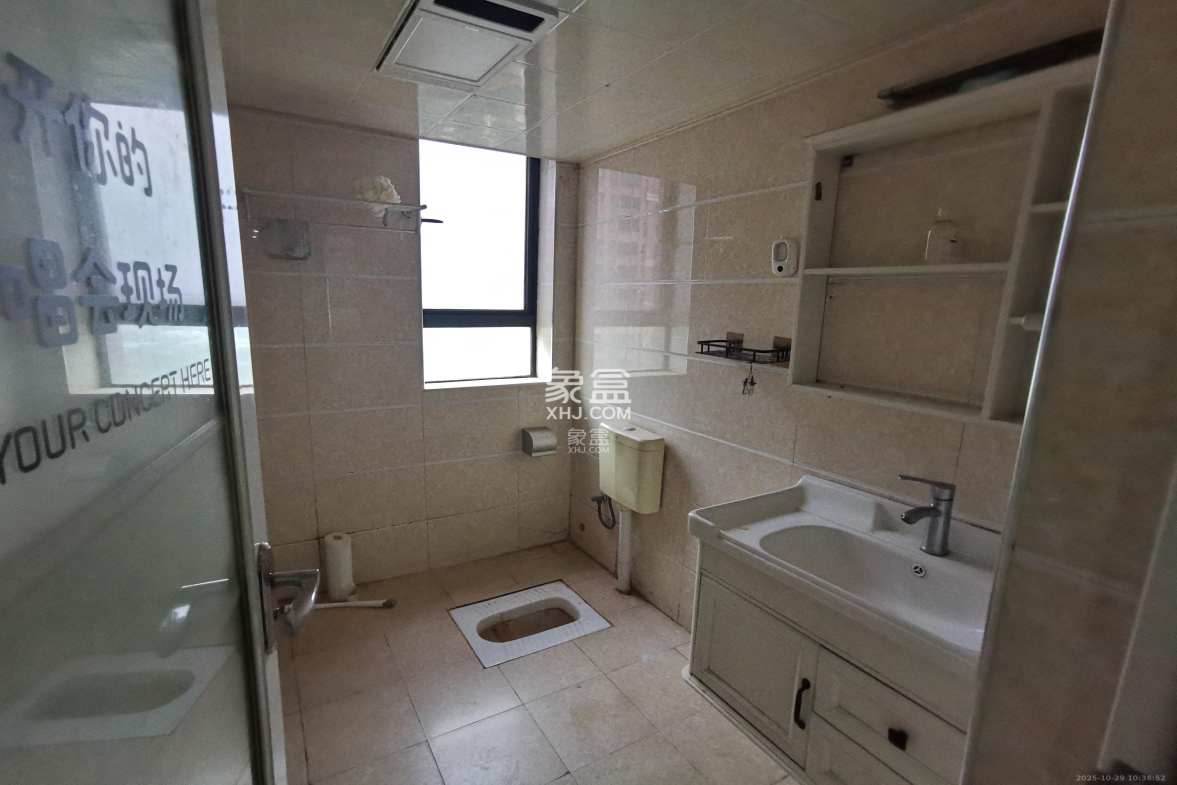 三一街区  3室2厅1卫    1800.0元/月 三一街区  3室2厅1卫    1800.0元/月室内图