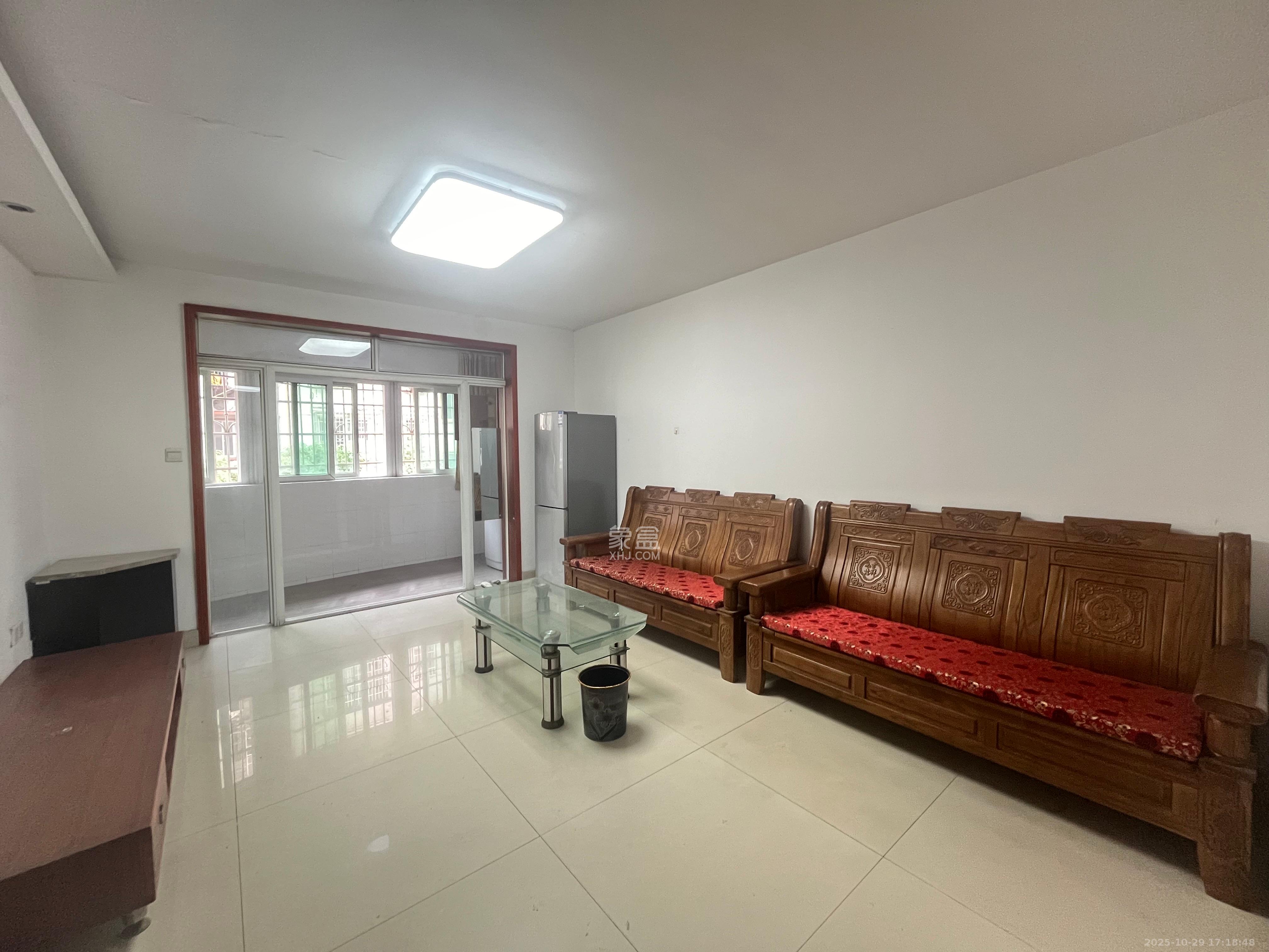 老灯泡厂宿舍（啤酒厂宿舍）  2室2厅1卫    2200.0元/月