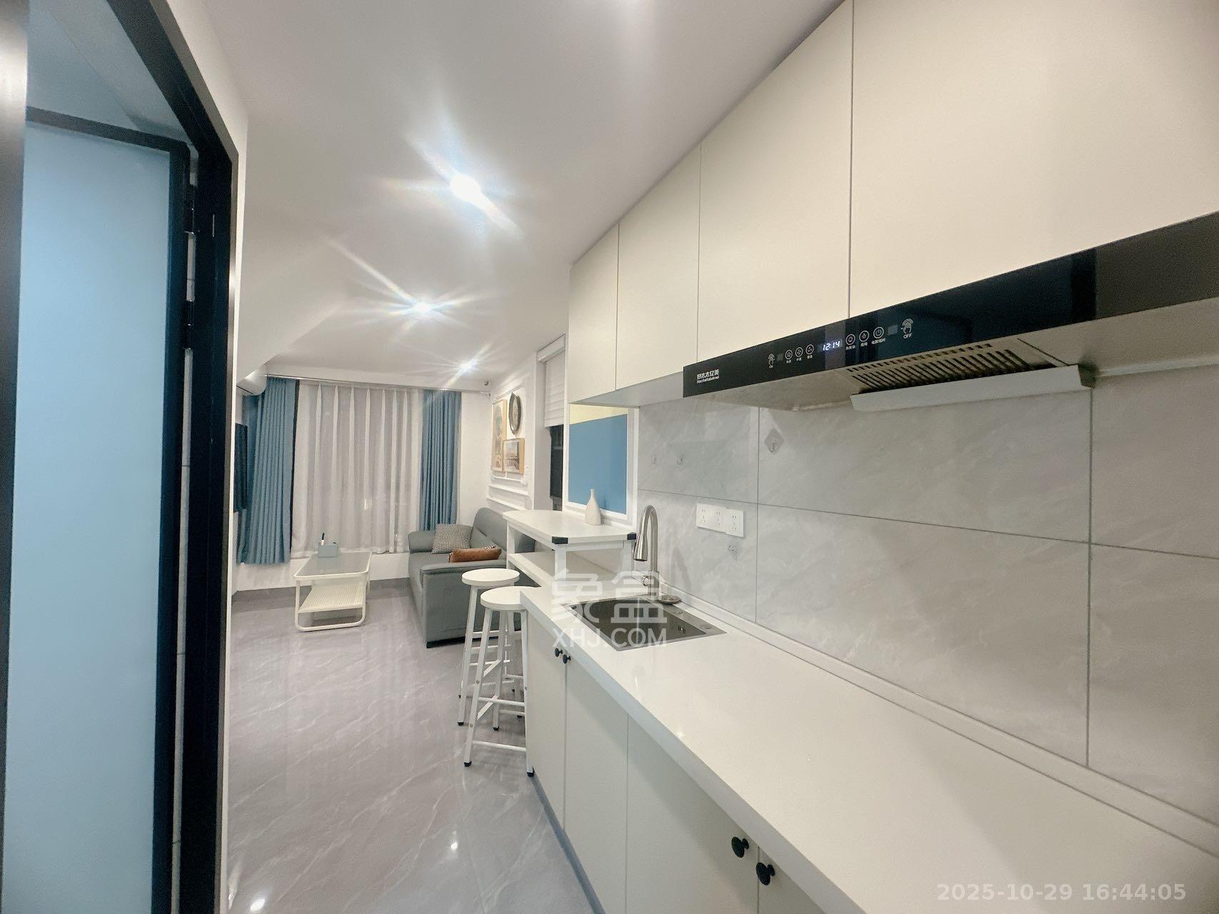 卓越中寰 2室1厅1卫 2200.0元/月 卓越中寰 2室1厅1卫 2200.0元/月室内图