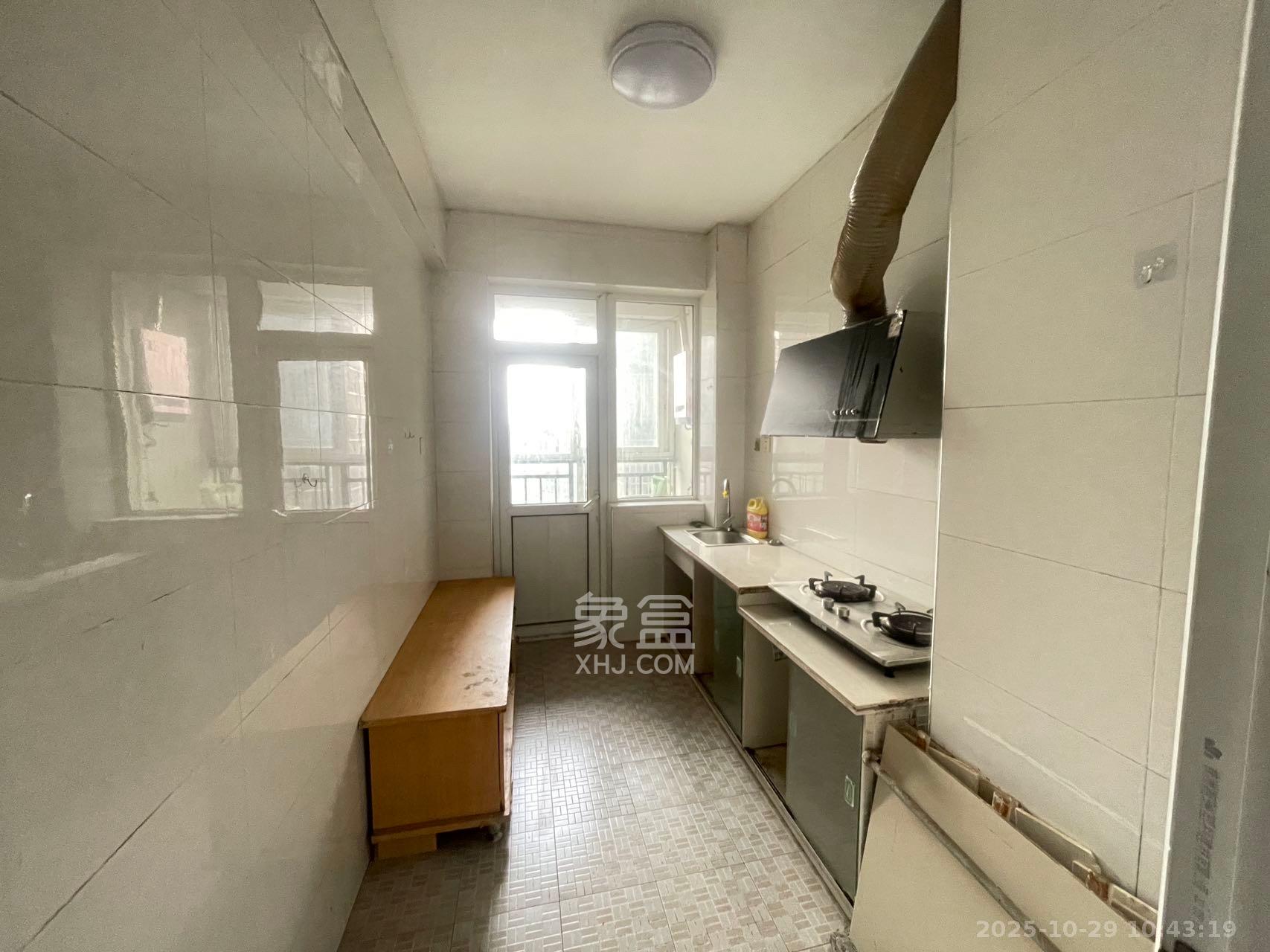 挪威森林(美世界园林公寓)  3室2厅1卫    2000.0元/月 挪威森林(美世界园林公寓)  3室2厅1卫    2000.0元/月室内图