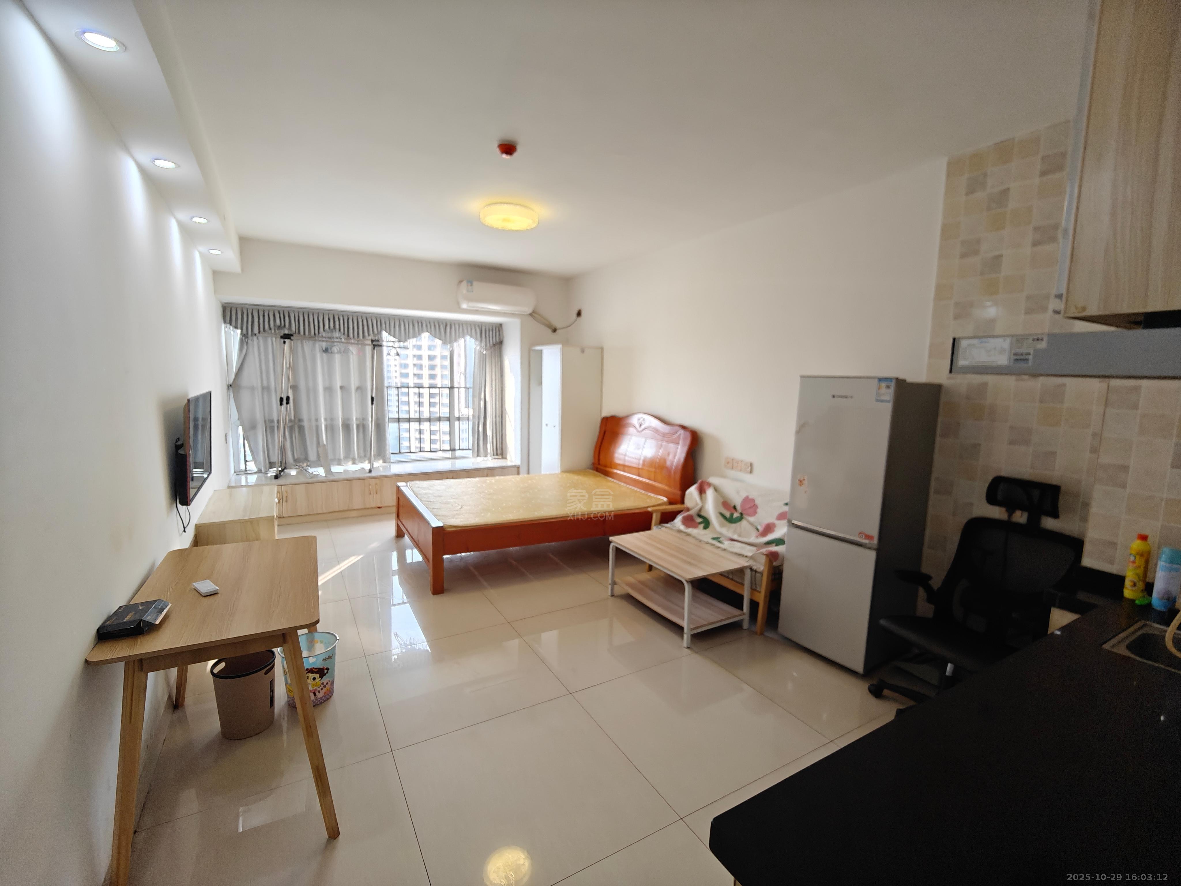 美的城三期  1室1厅1卫    1100.0元/月 美的城三期  1室1厅1卫    1100.0元/月室内图