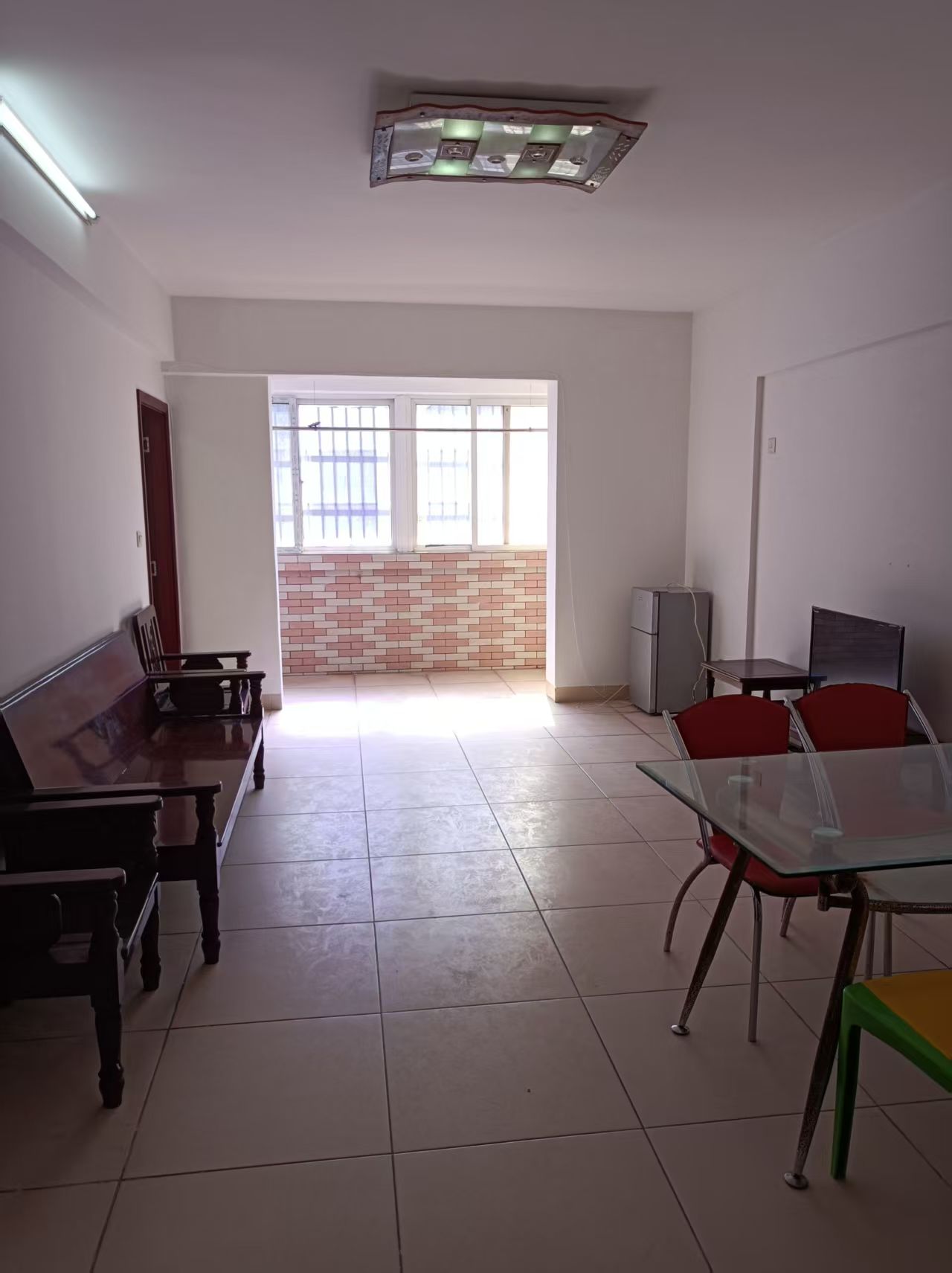 皇家花园 2室1厅1卫 1700.0元/月 皇家花园 2室1厅1卫 1700.0元/月室内图