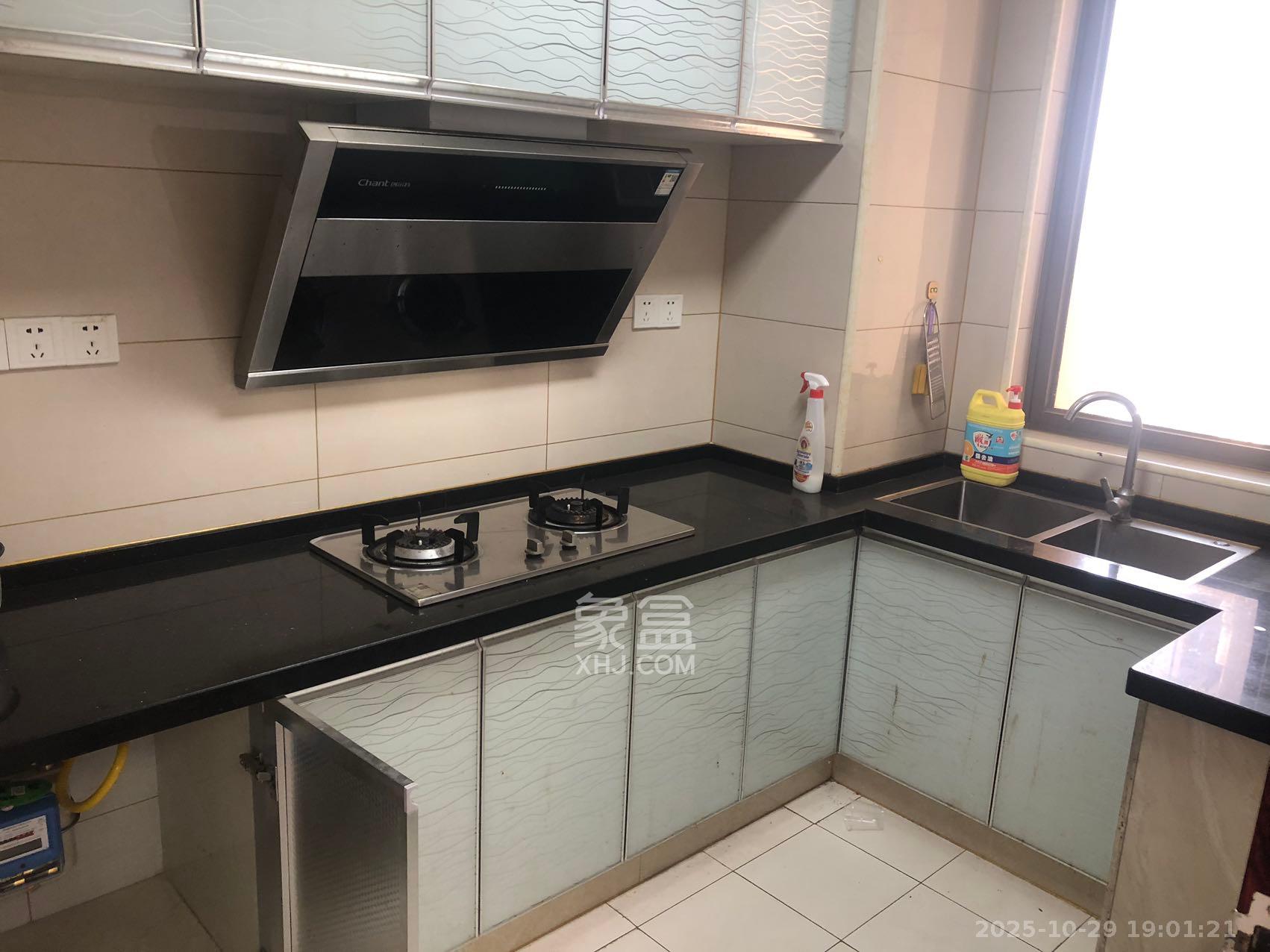 阳光城尚东湾青云苑 3室2厅1卫 2600.0元/月 阳光城尚东湾青云苑 3室2厅1卫 2600.0元/月室内图