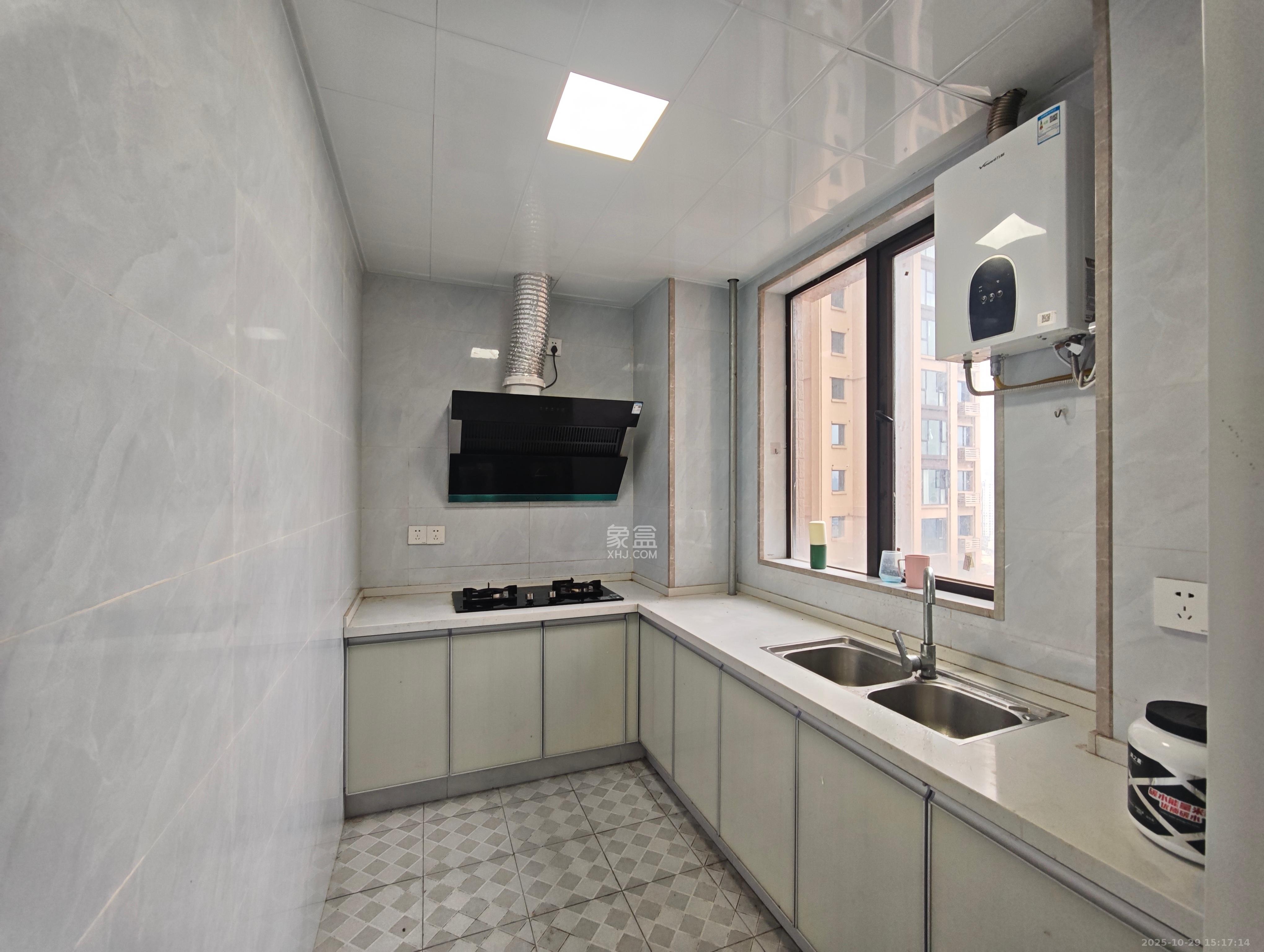 上园商住小区  3室2厅1卫    2700.0元/月室内图