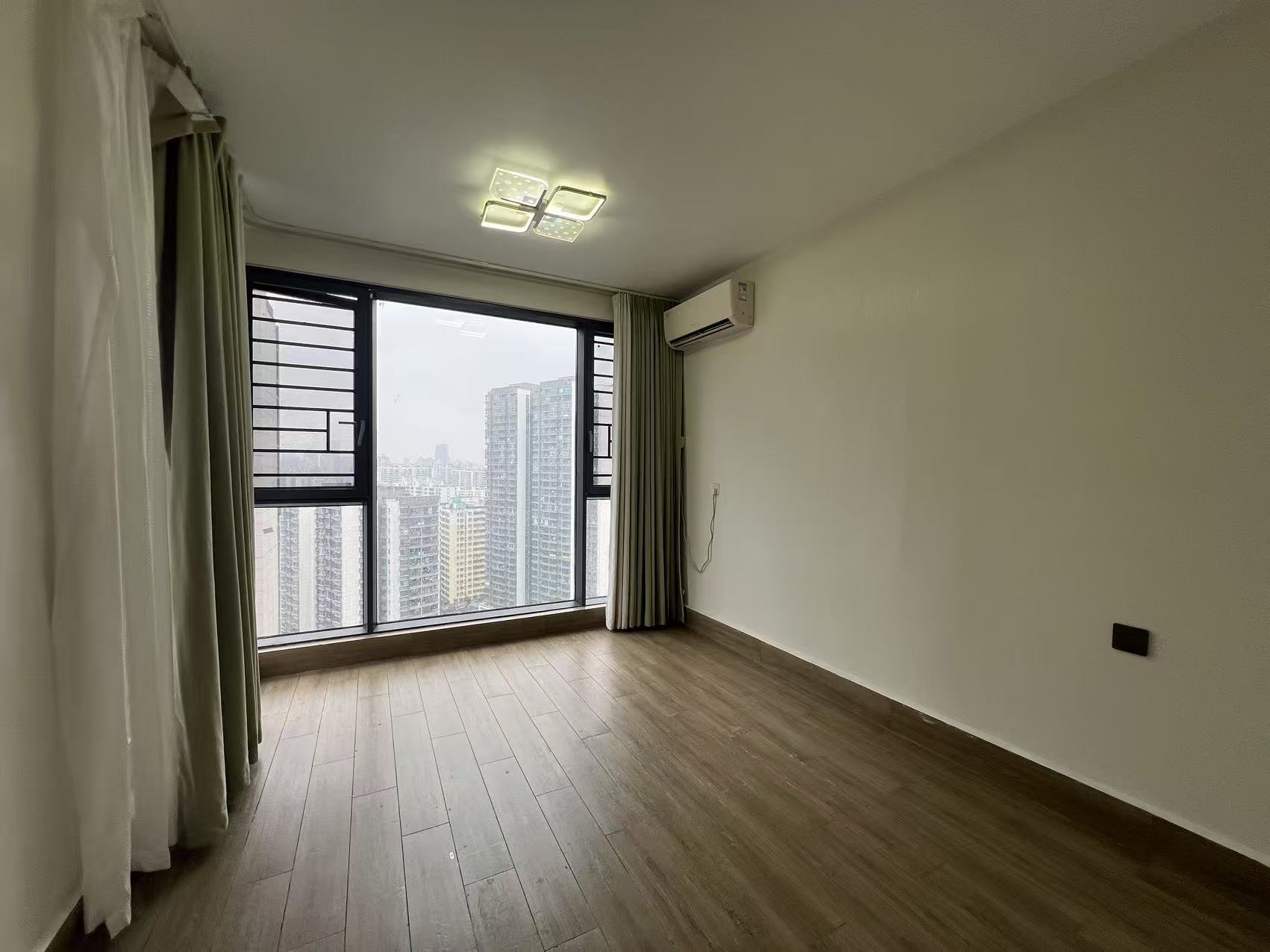 华润海口时光里  4室2厅2卫    5300.0元/月室内图