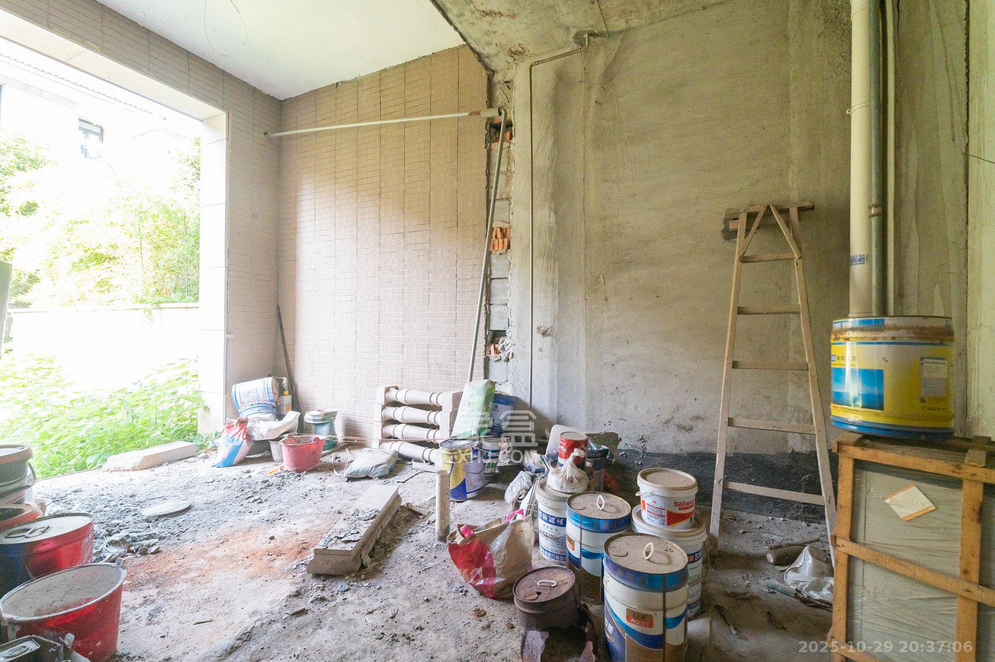 深业睿城  5室3厅4卫    520.0万 深业睿城  5室3厅4卫    520.0万其他