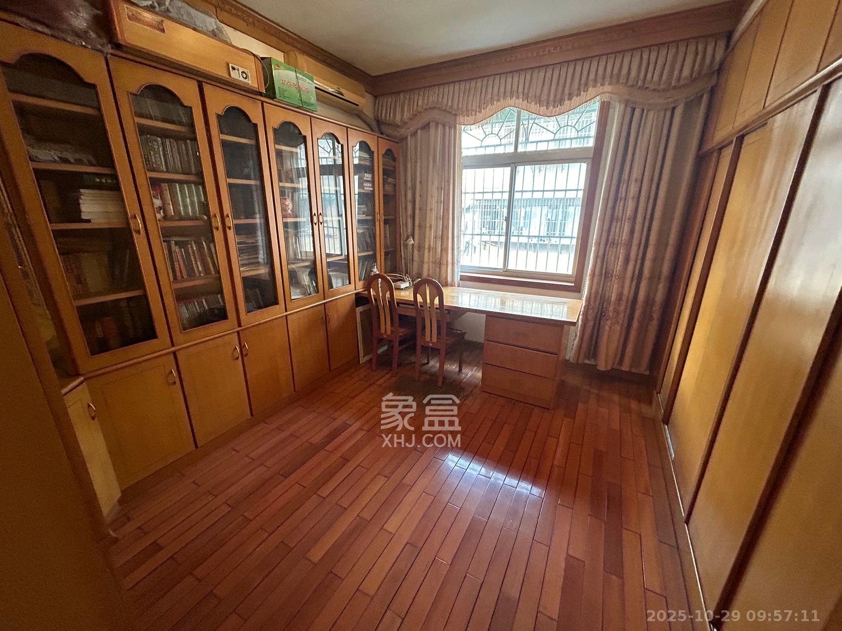 雨花区政府宿舍(韶山路)  4室2厅2卫    1800.0元/月 雨花区政府宿舍(韶山路)  4室2厅2卫    1800.0元/月室内图