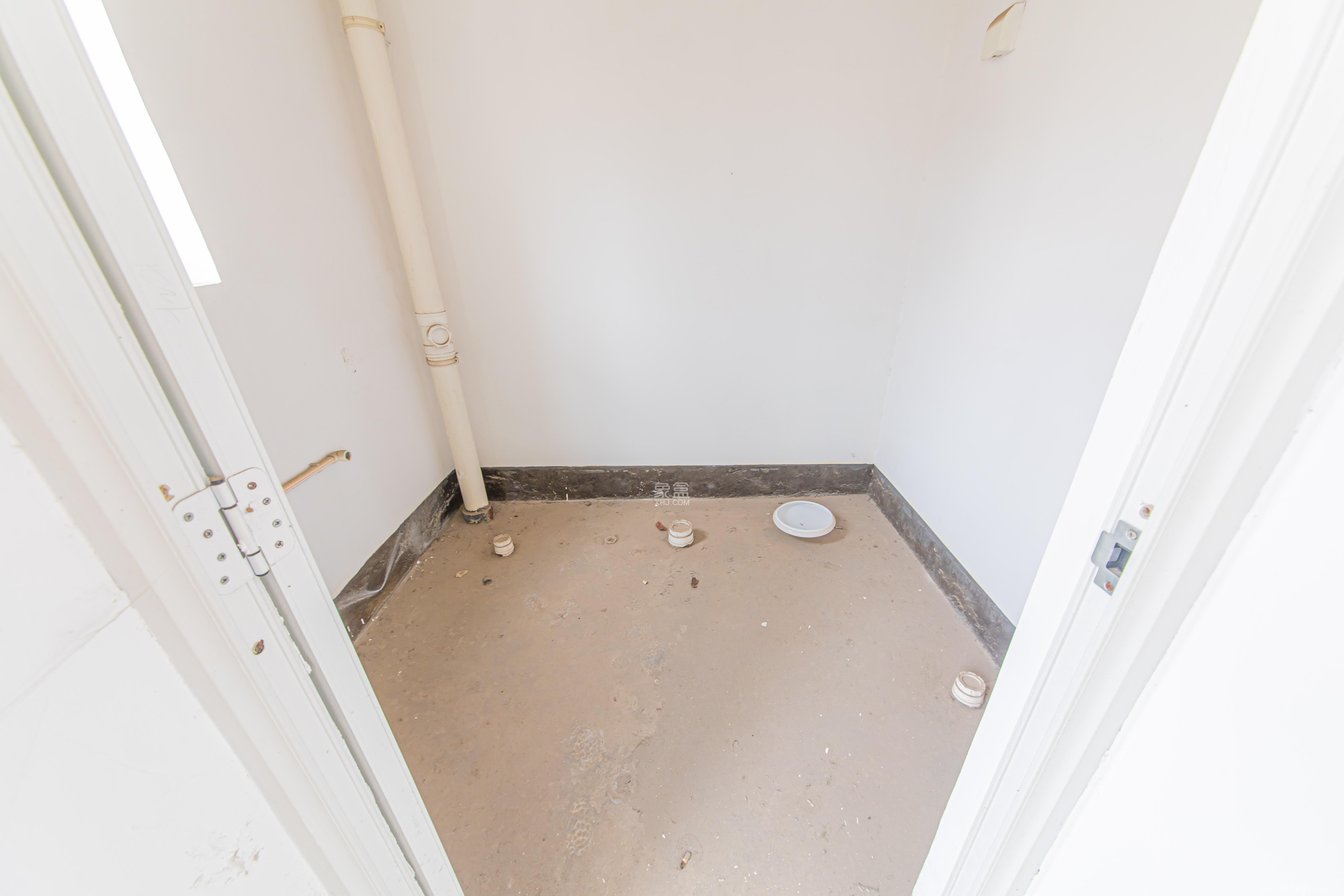 御邦 6室3厅4卫 225.0万 御邦 6室3厅4卫 225.0万卫生间