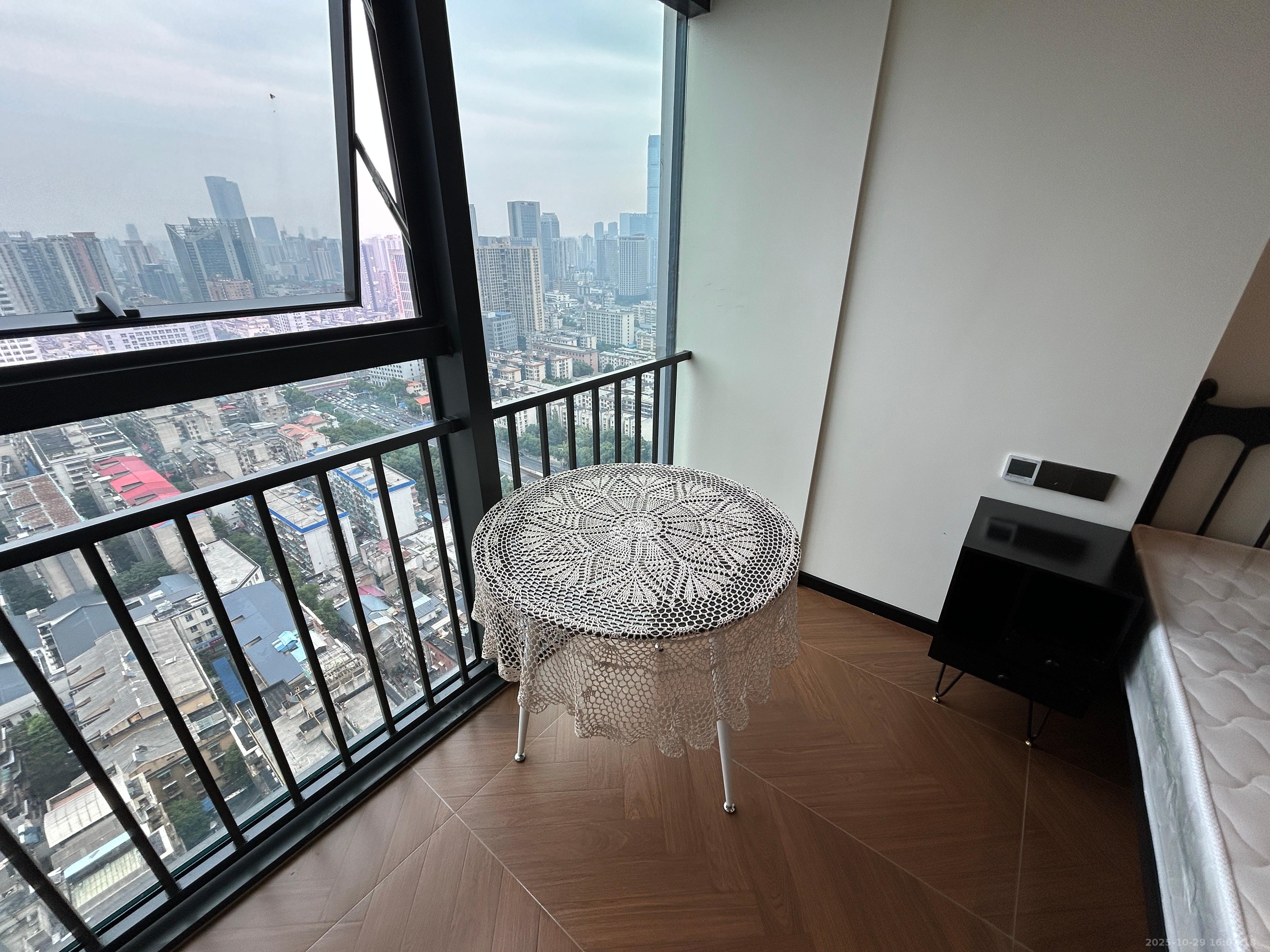 华润置地中心  1室1厅1卫    2600.0元/月 华润置地中心  1室1厅1卫    2600.0元/月室内图