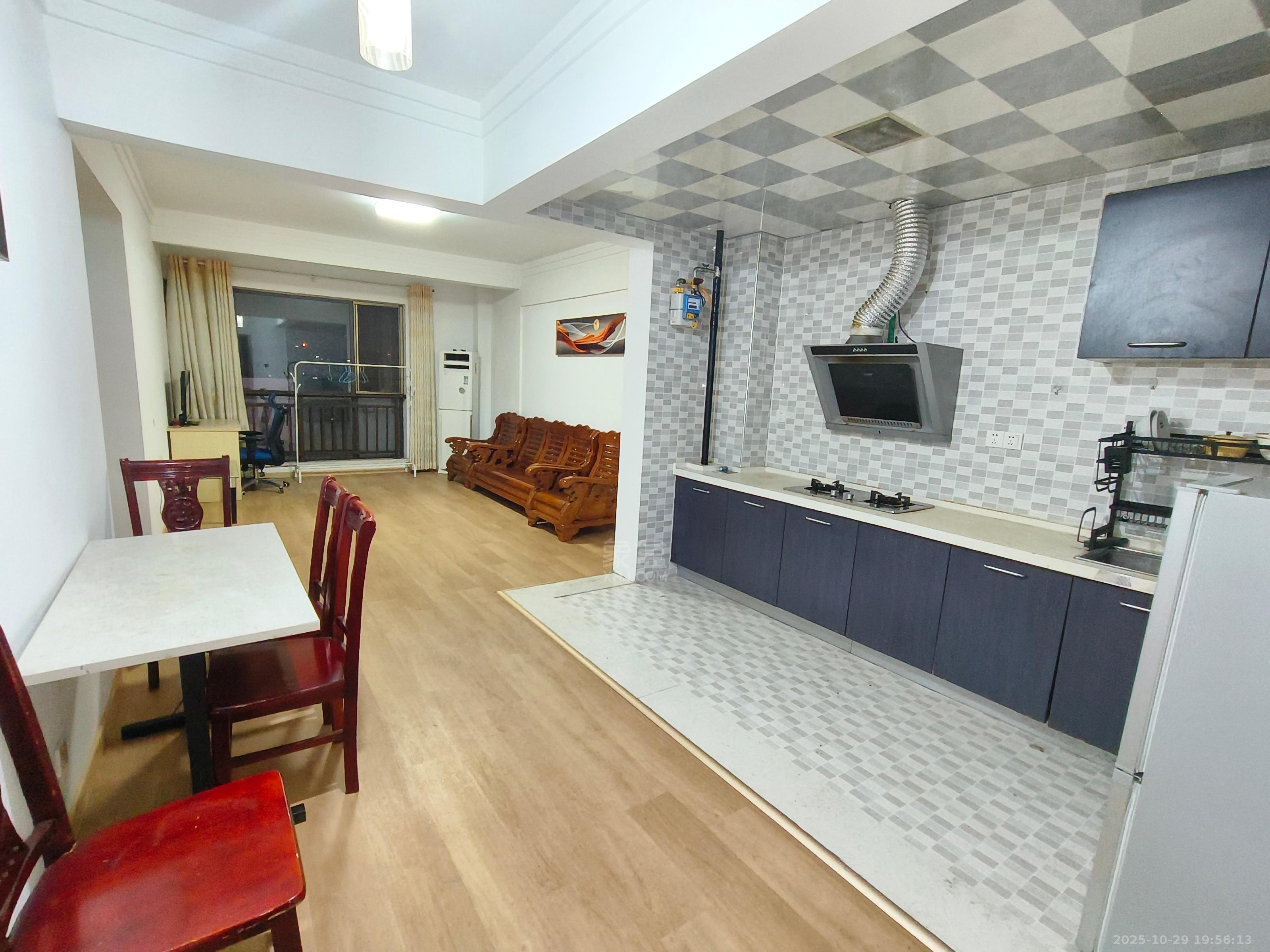 庐山恋  2室1厅1卫    1600.0元/月室内图