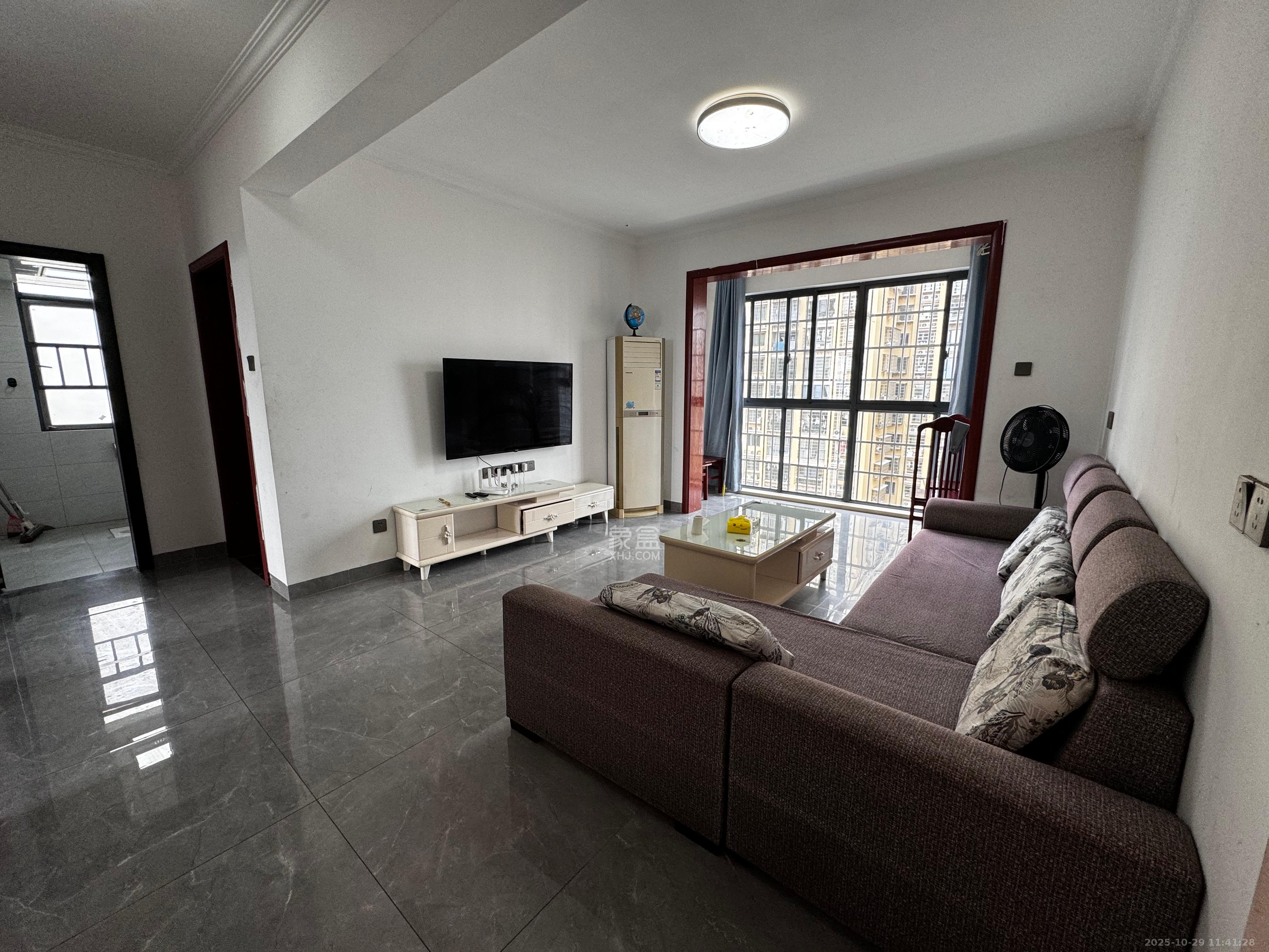 星城新宇川河苑  3室2厅1卫    2000.0元/月 星城新宇川河苑  3室2厅1卫    2000.0元/月室内图