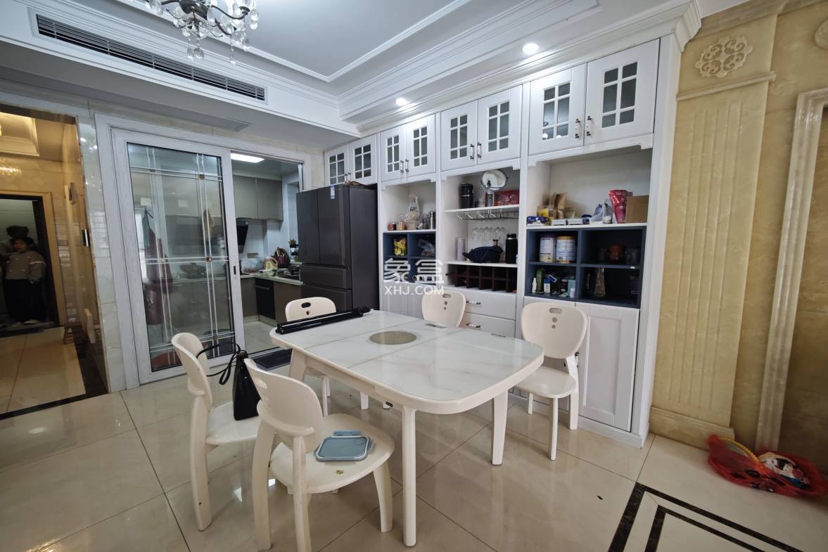 五江碧桂园城市广场 3室2厅2卫 69.0万 五江碧桂园城市广场 3室2厅2卫 69.0万客厅