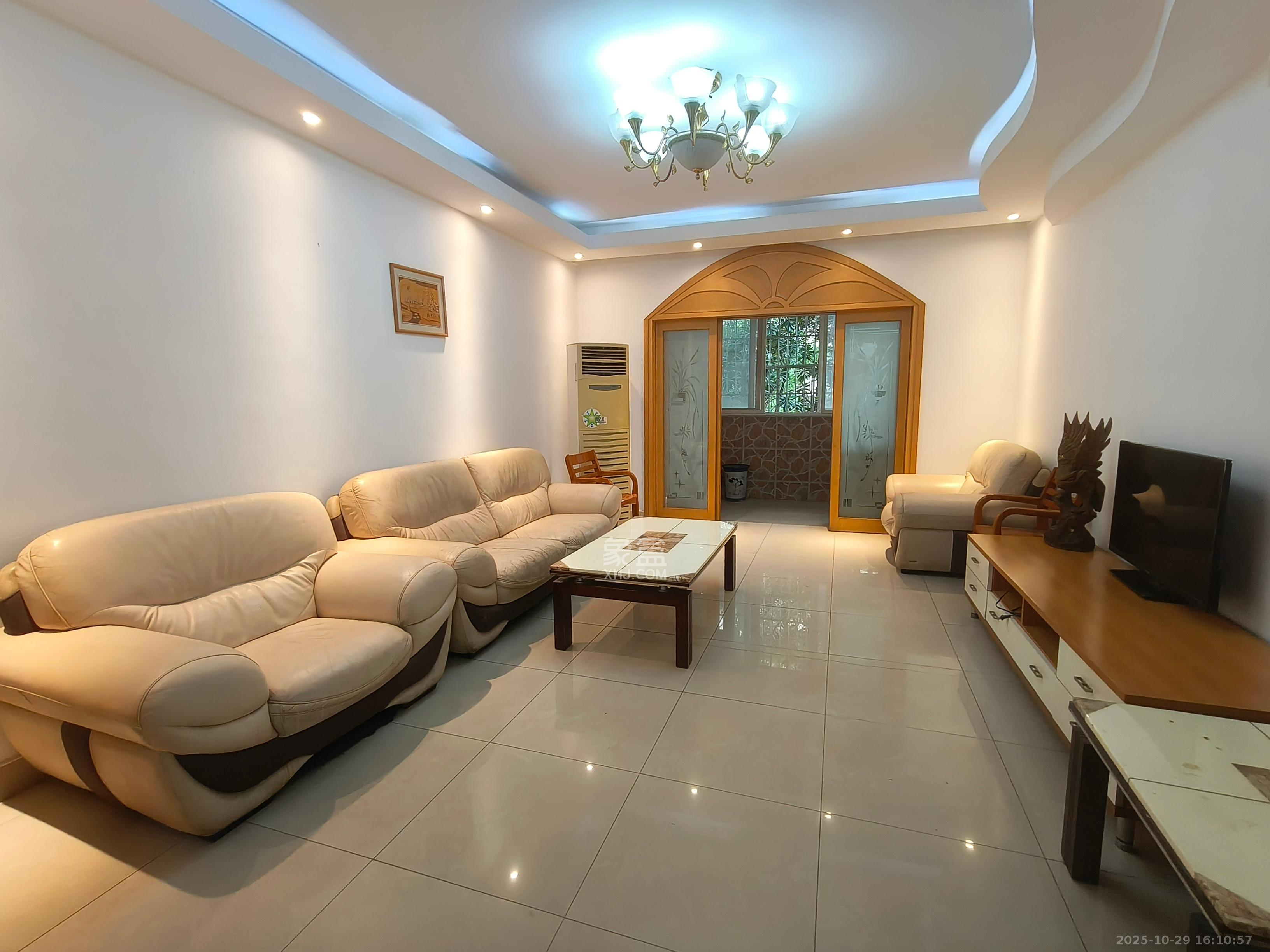 香樟路省委党校 4室2厅2卫 2000.0元/月 香樟路省委党校 4室2厅2卫 2000.0元/月室内图