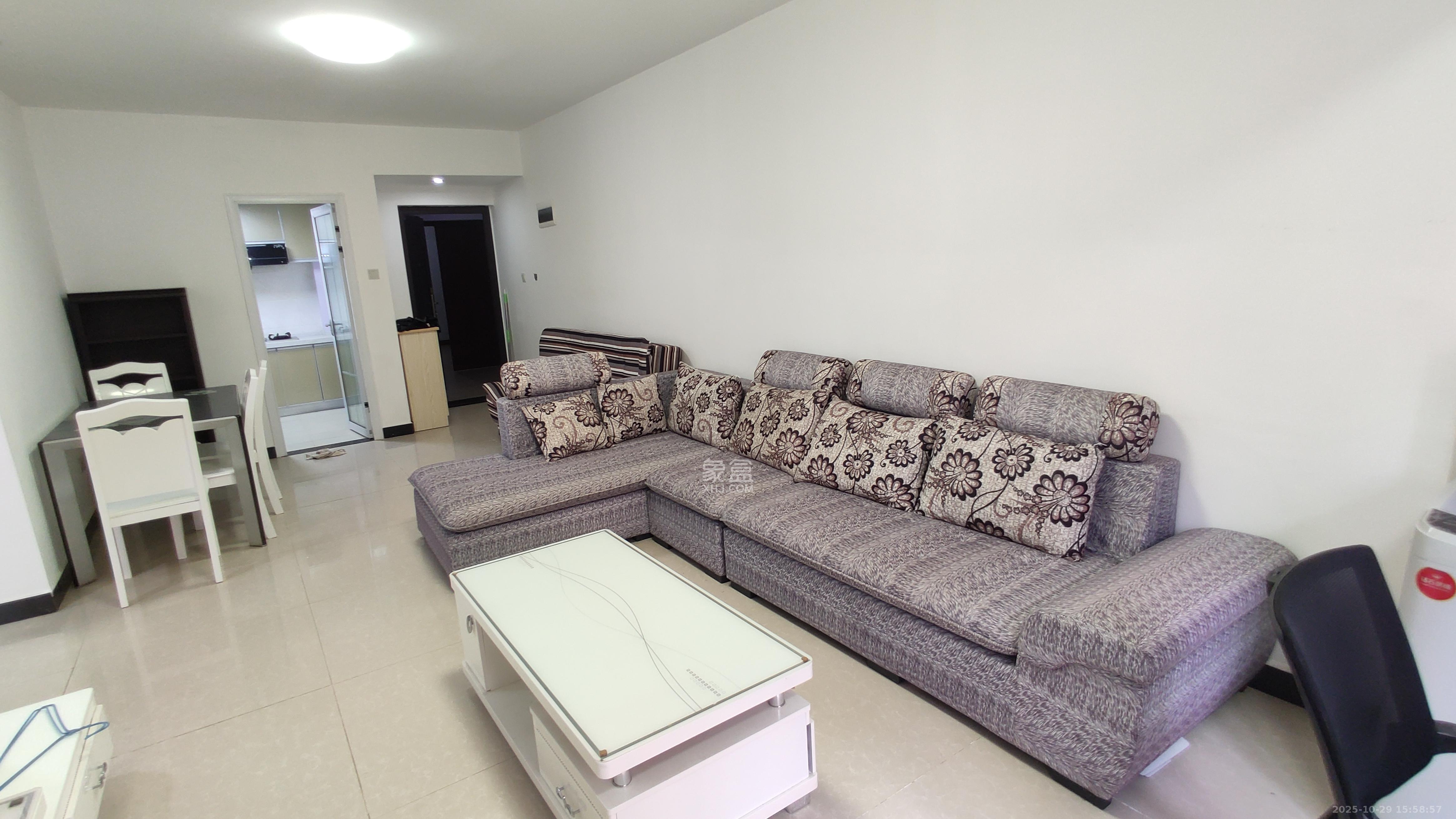 丽发新城  2室2厅1卫    1650.0元/月室内图