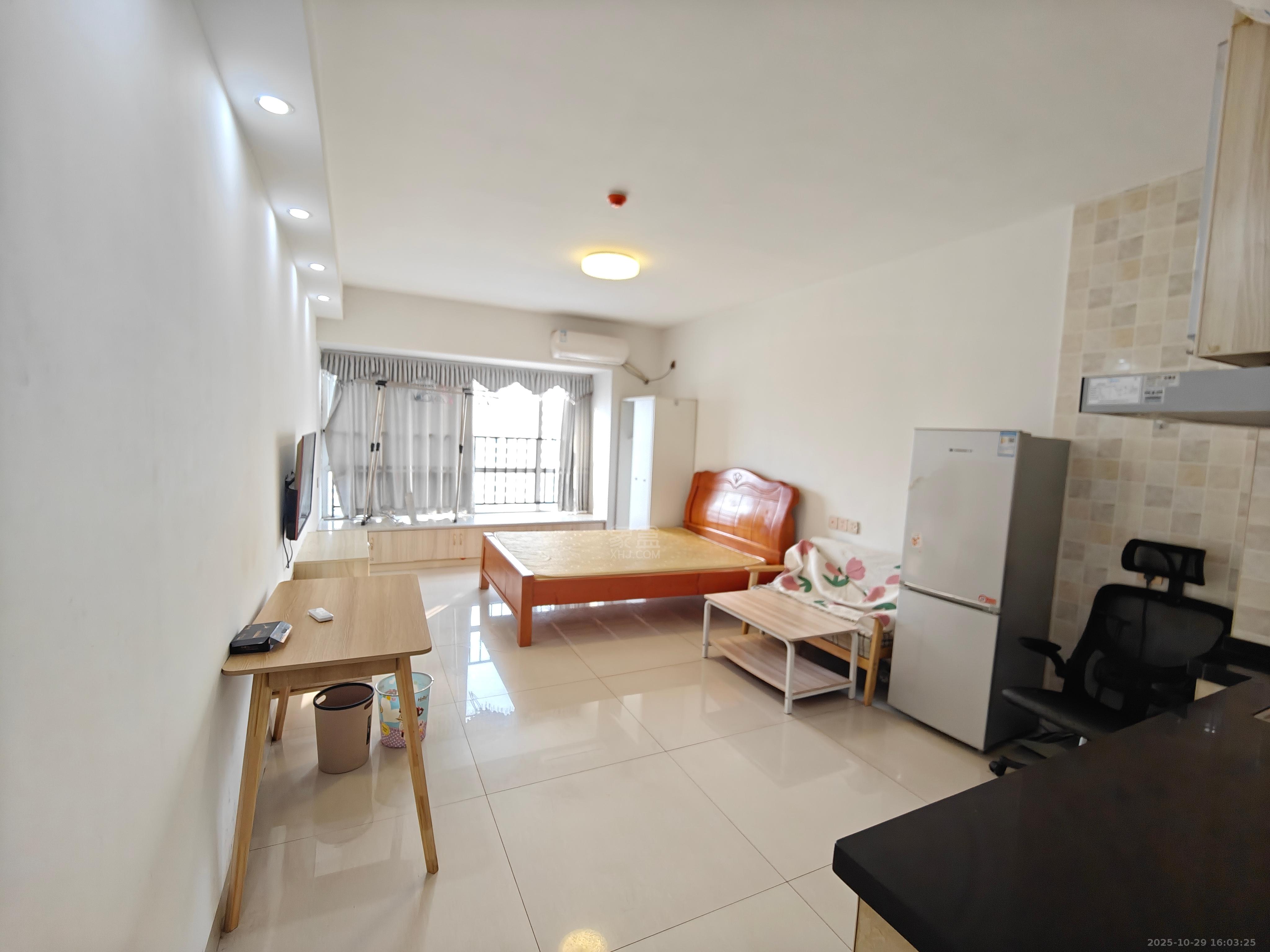 美的城三期  1室1厅1卫    1100.0元/月室内图