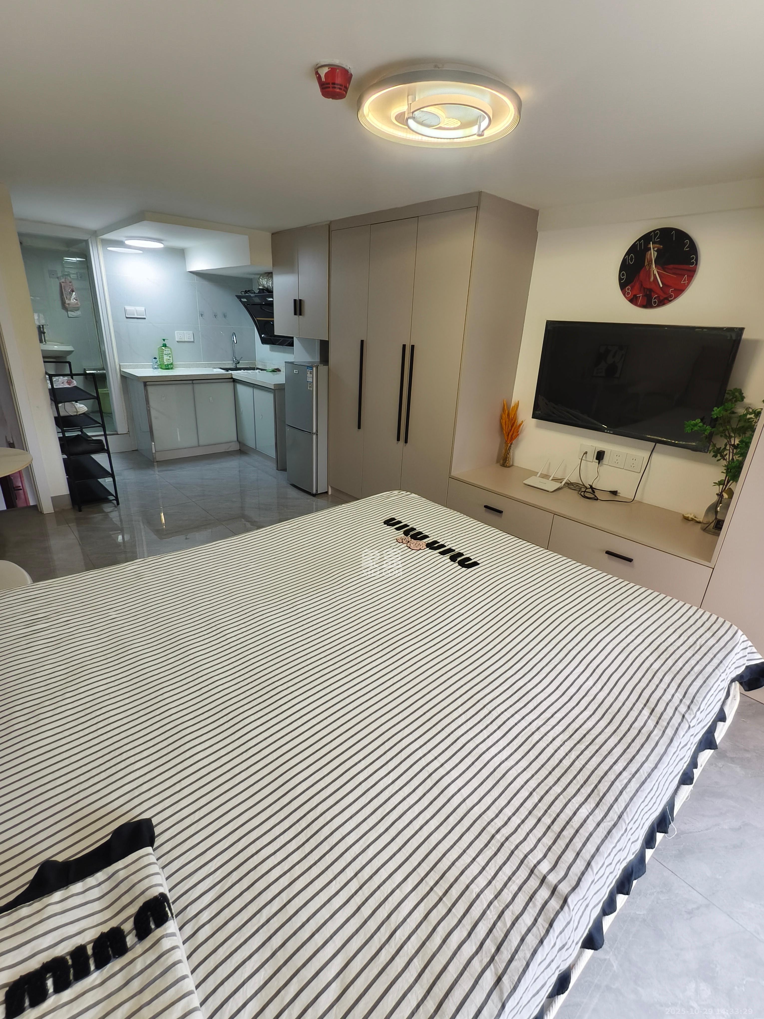 碧桂园城市之光  1室1厅1卫    1400.0元/月 碧桂园城市之光  1室1厅1卫    1400.0元/月室内图