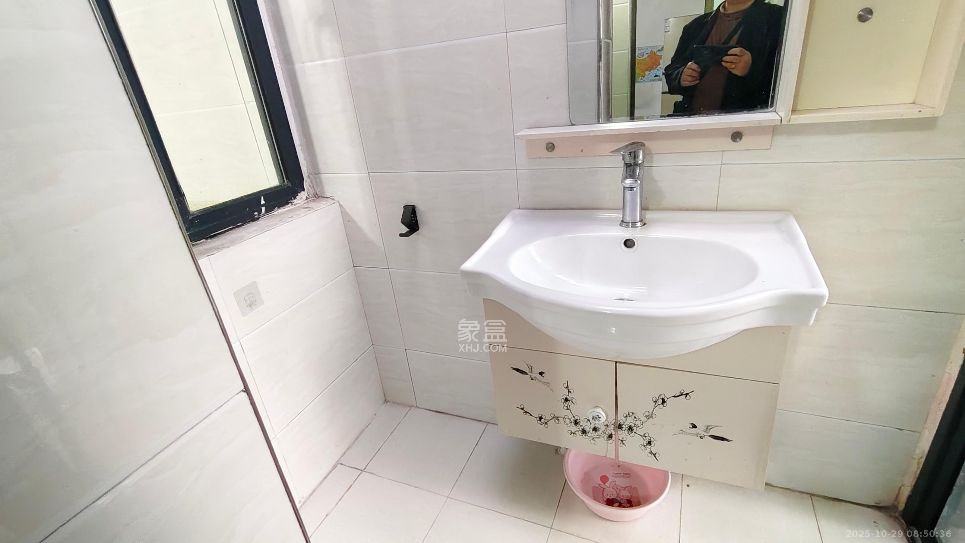 极目楚天  2室2厅1卫    1700.0元/月 极目楚天  2室2厅1卫    1700.0元/月室内图