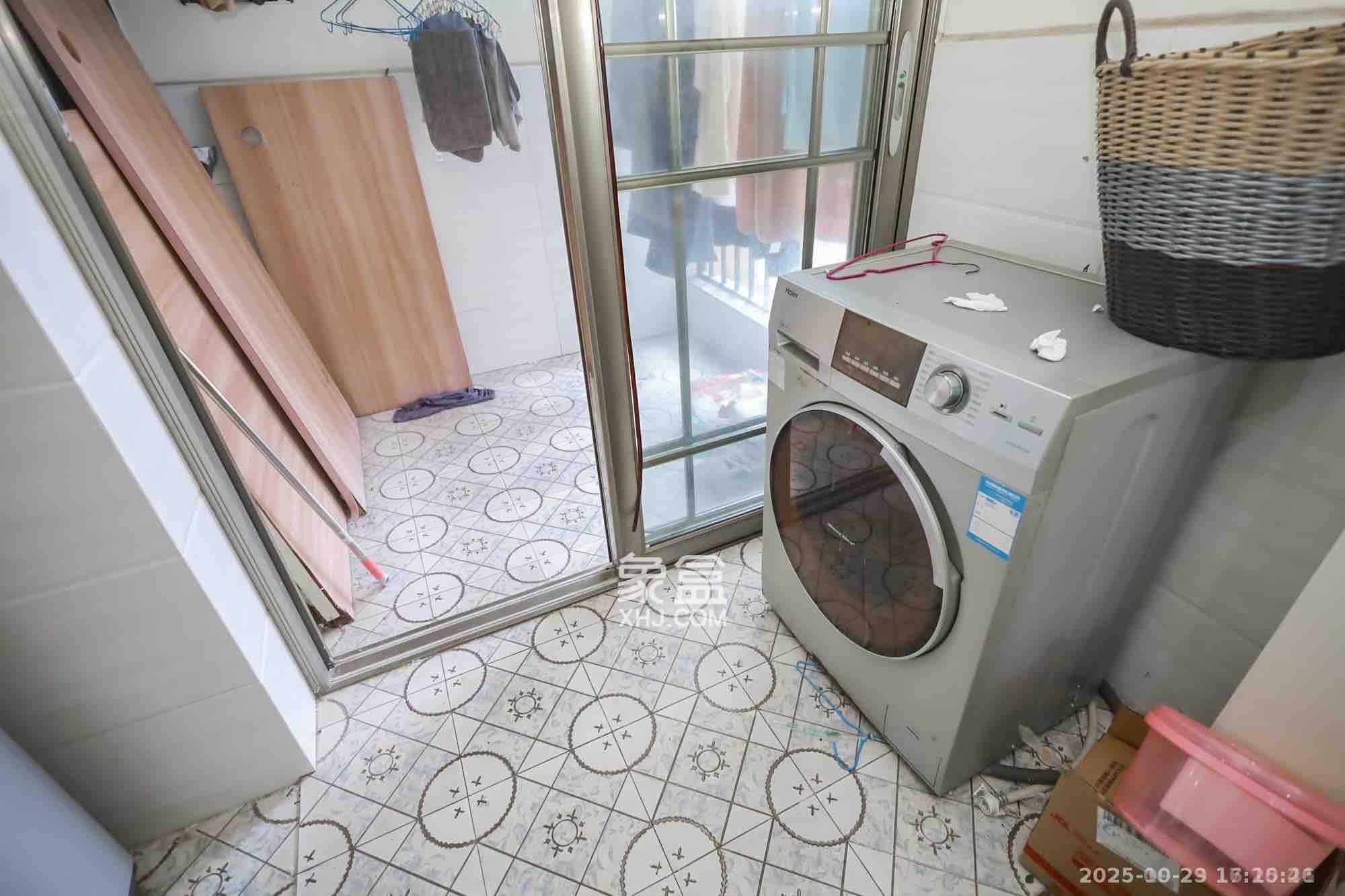 奥克斯广场  3室2厅2卫    3300.0元/月 奥克斯广场  3室2厅2卫    3300.0元/月室内图