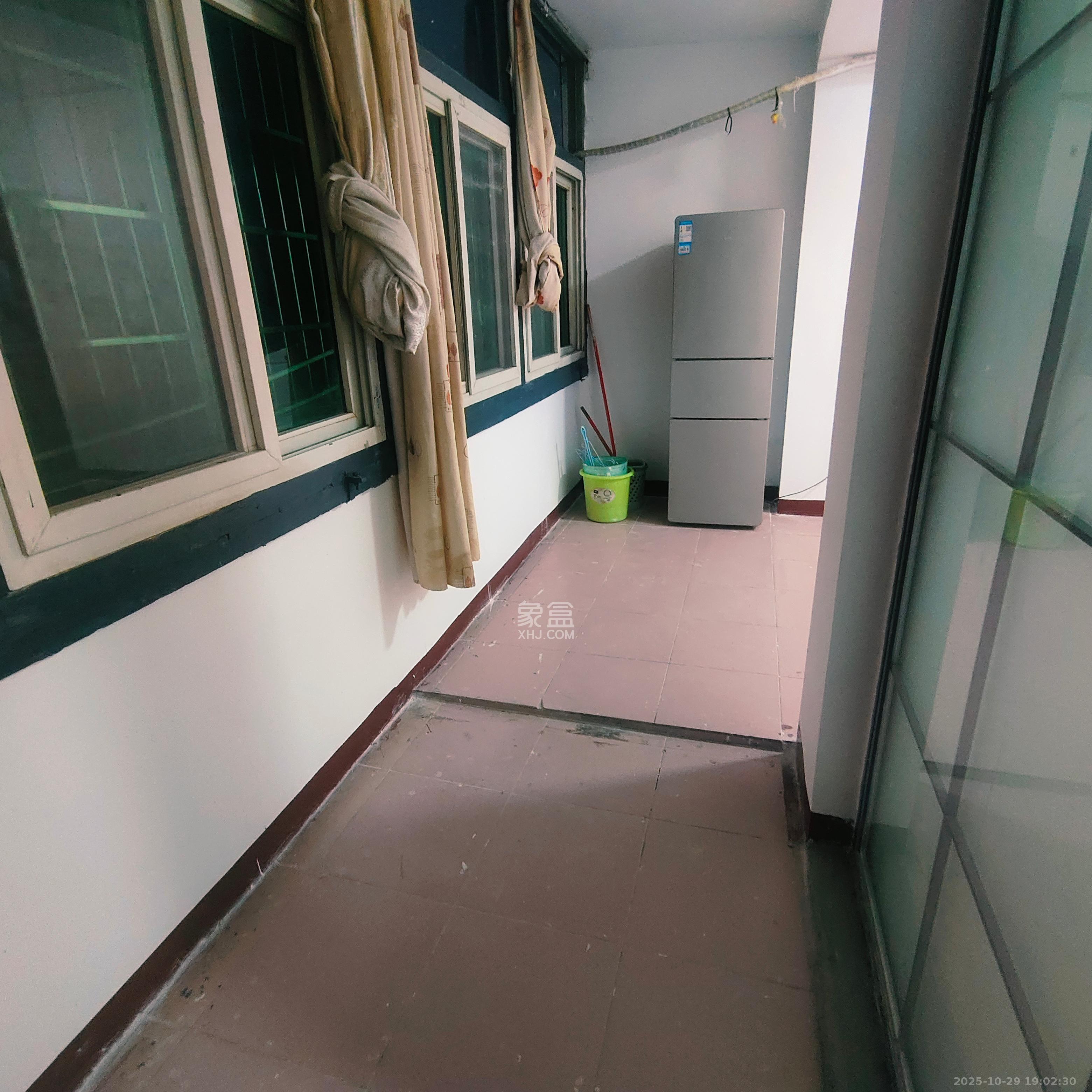 苏家巷民主党派宿舍  3室1厅1卫    2500.0元/月 苏家巷民主党派宿舍  3室1厅1卫    2500.0元/月室内图