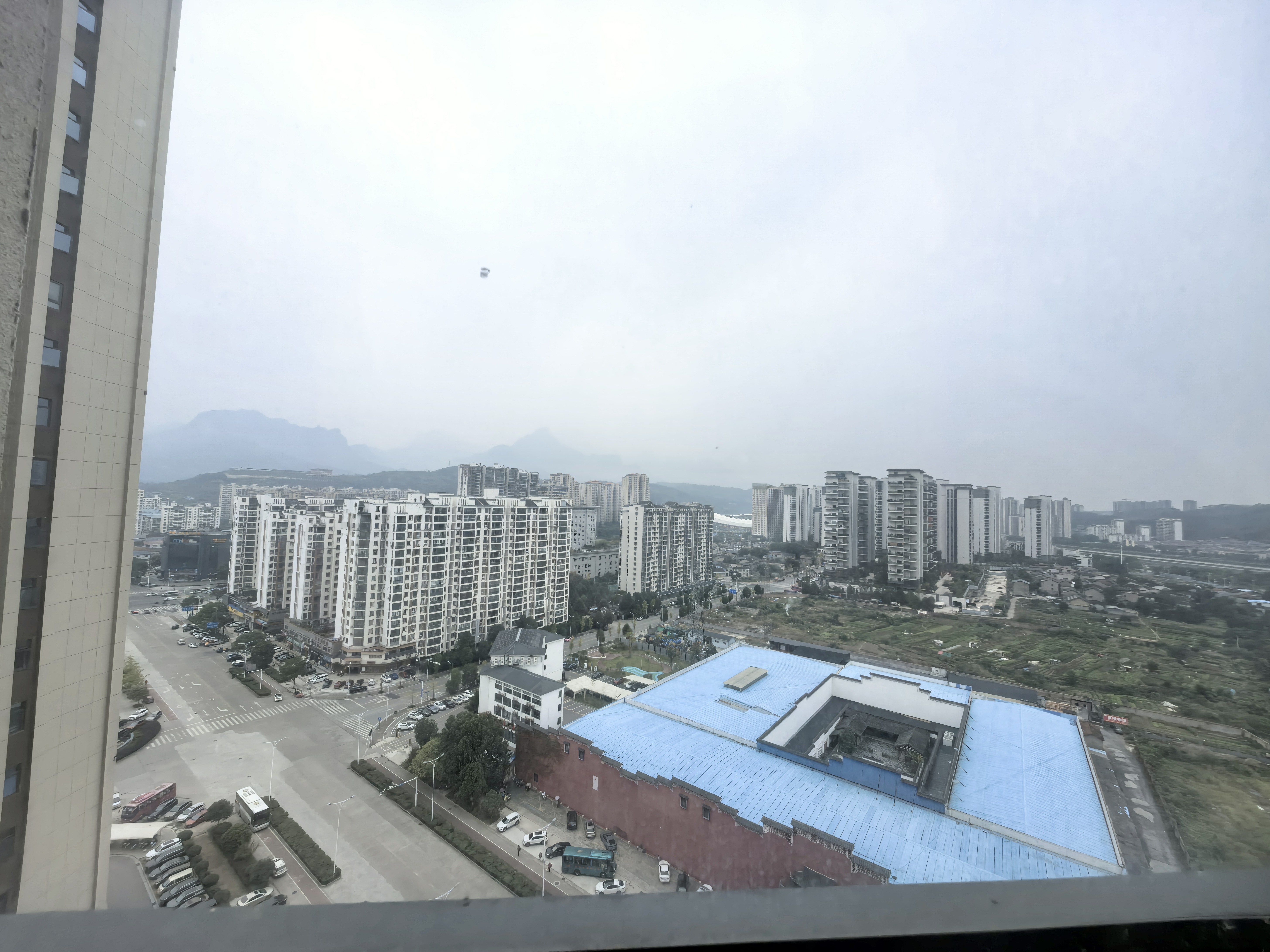 昊天珑璟湾  3室2厅1卫    55.0万客厅