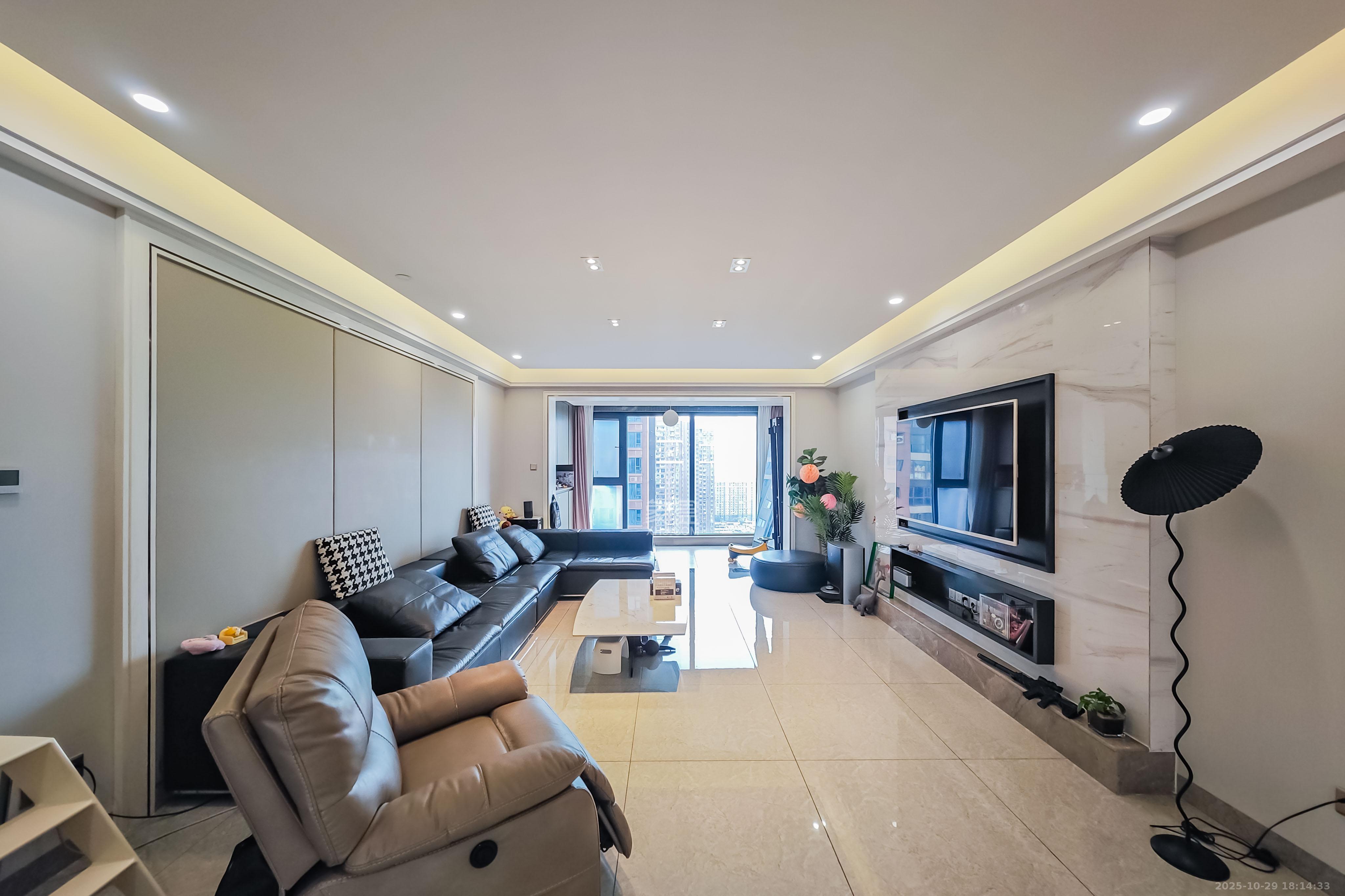 京武浪琴山一、二期  4室2厅2卫    368.0万客厅