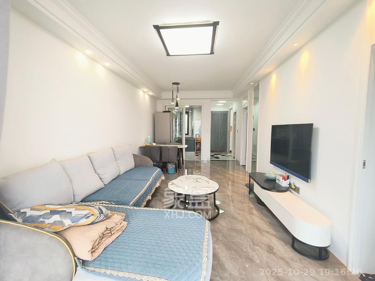 卓越蔚蓝城邦  3室2厅1卫    2700.0元/月室内图