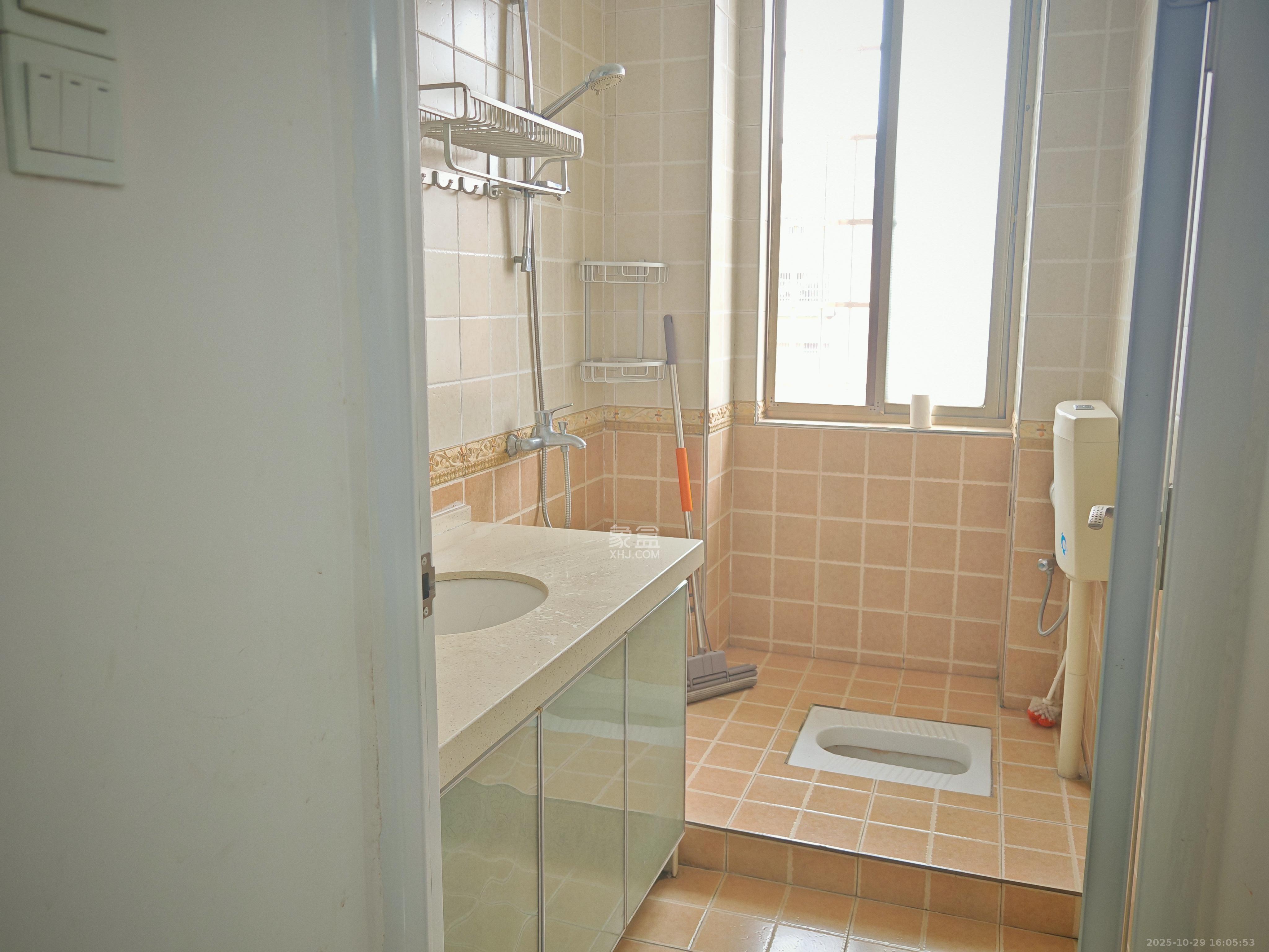 谷峰小区 2室1厅1卫 1500.0元/月 谷峰小区 2室1厅1卫 1500.0元/月室内图