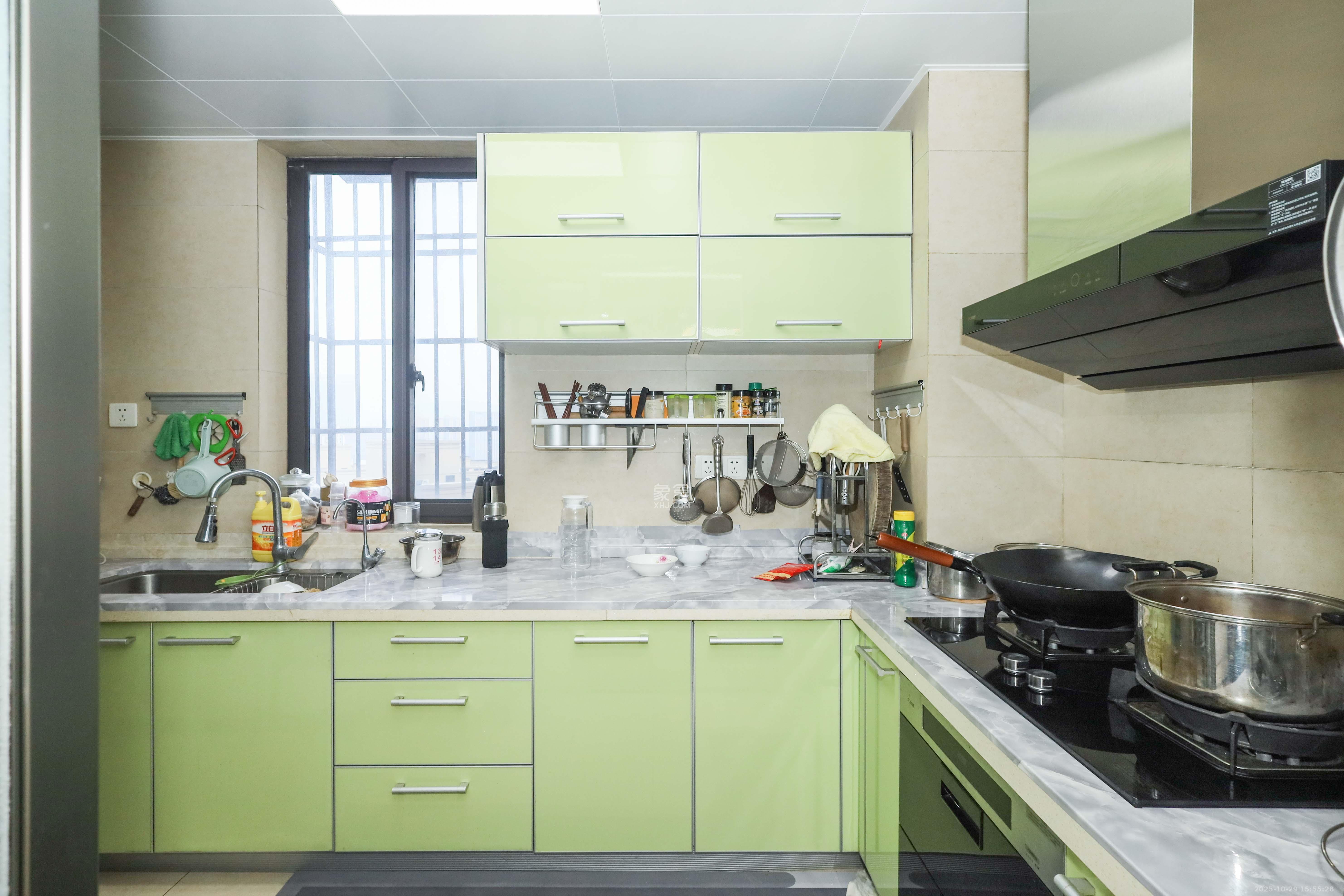 保利麓谷林语E区  4室2厅2卫    121.0万厨房