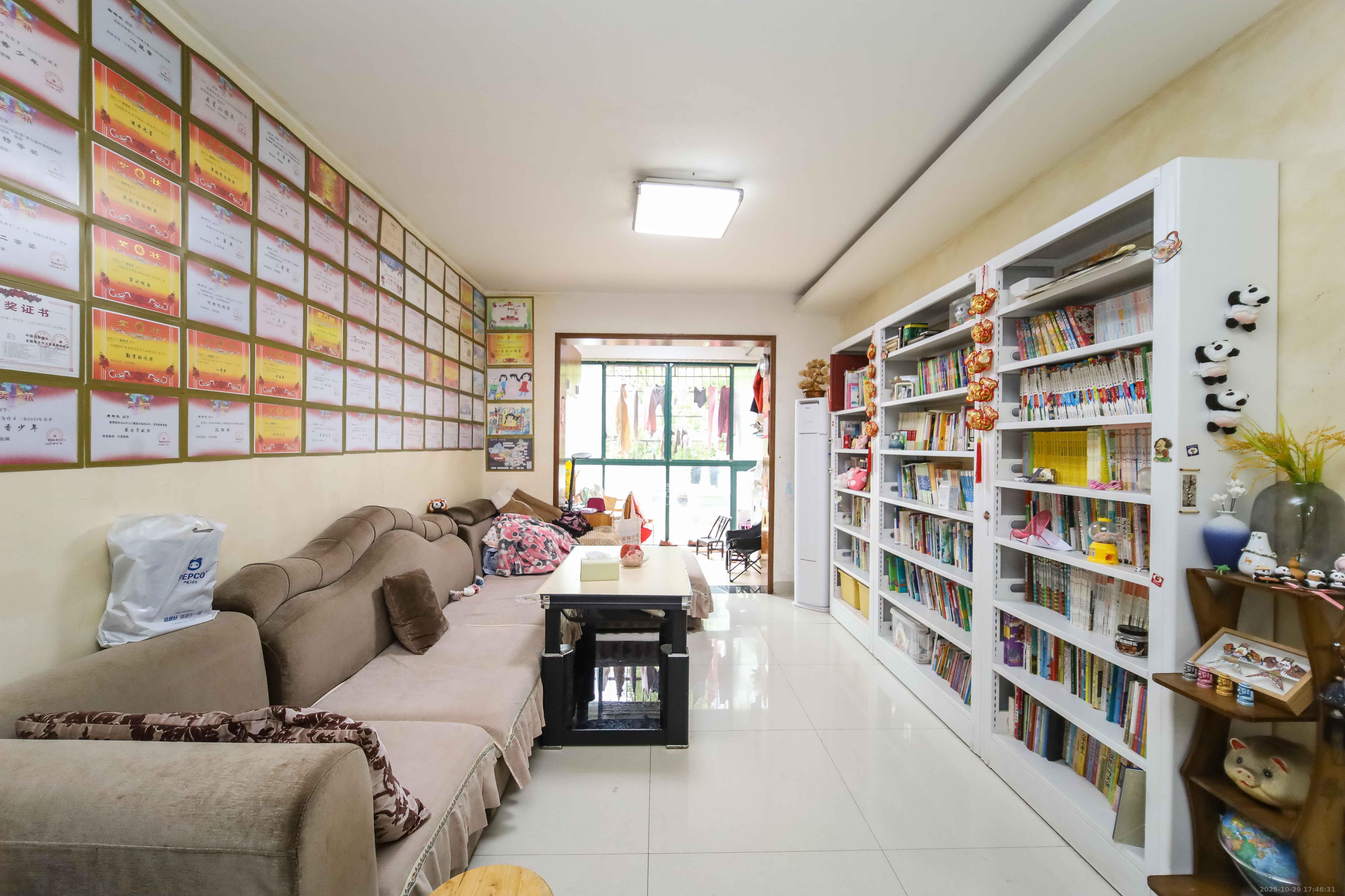 凯乐湘园 2室2厅1卫 64.0万 凯乐湘园 2室2厅1卫 64.0万客厅